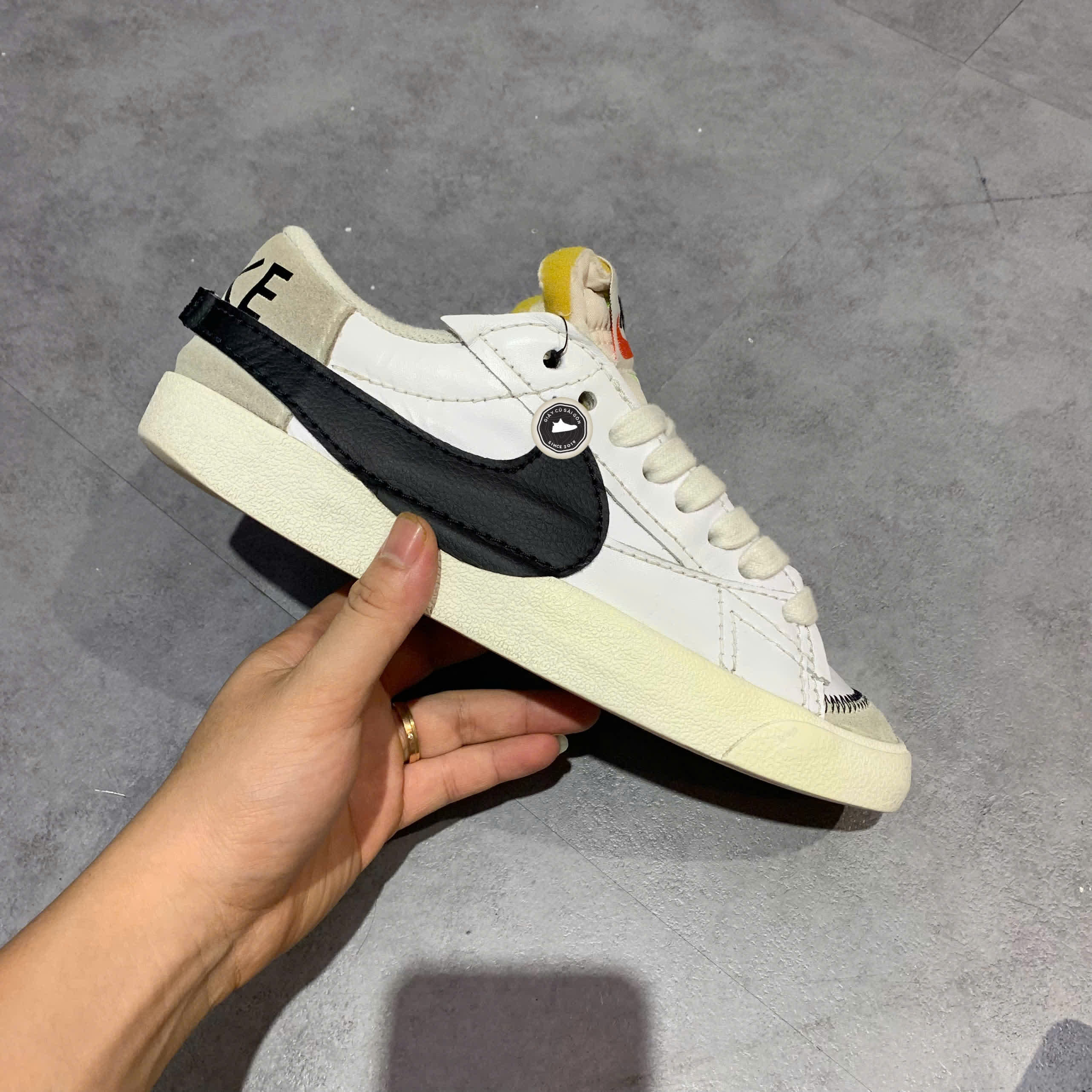 NIKE BLAZER LOW '77 JUMBO WHITE BLACK DN2158-101 SIZE 42 GIÀY 2HAND