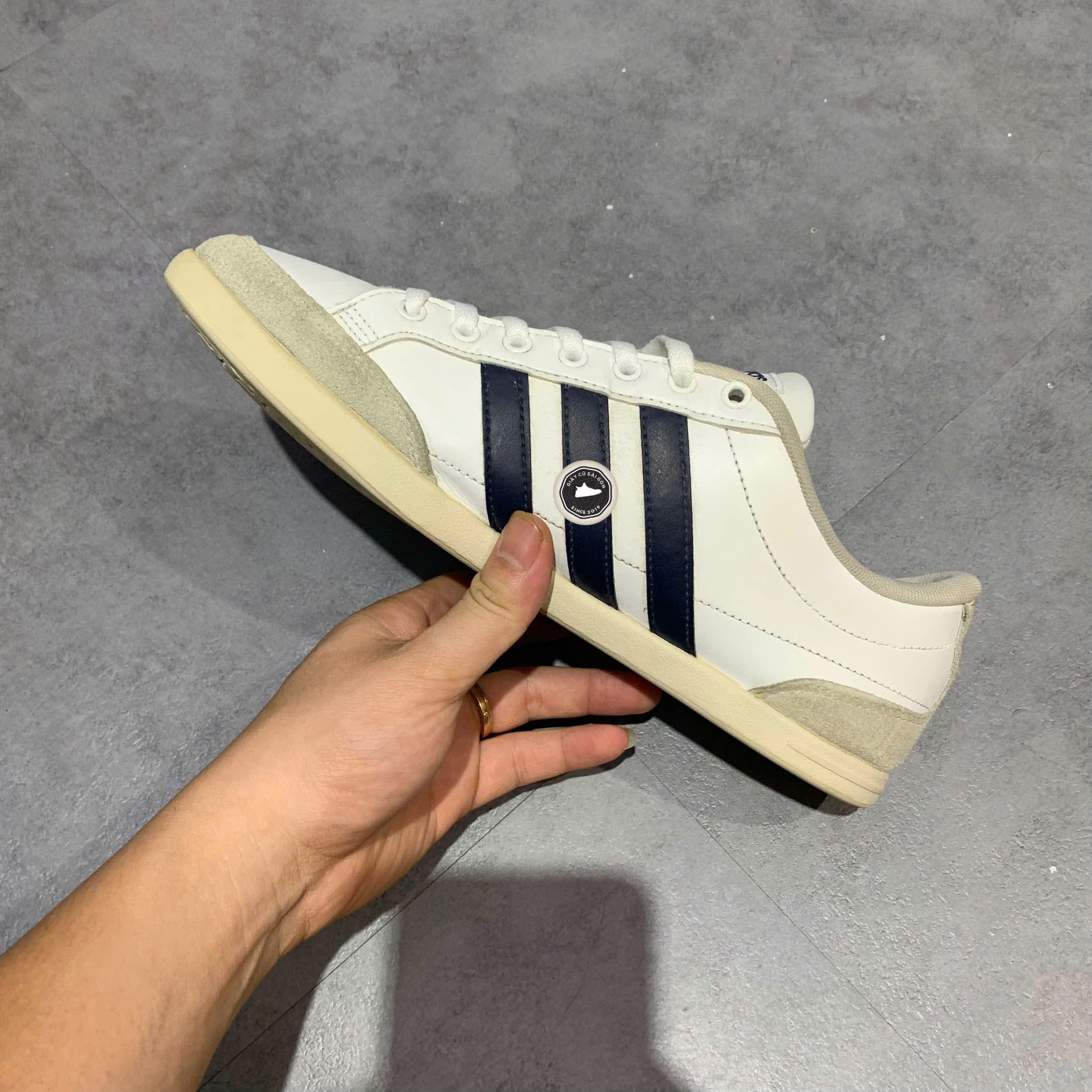 ADIDAS CAFLAIRE 'WHITE GREY BLACK' EE7599 SIZE 42 2/3 GIÀY 2HAND CHÍNH HÃNG