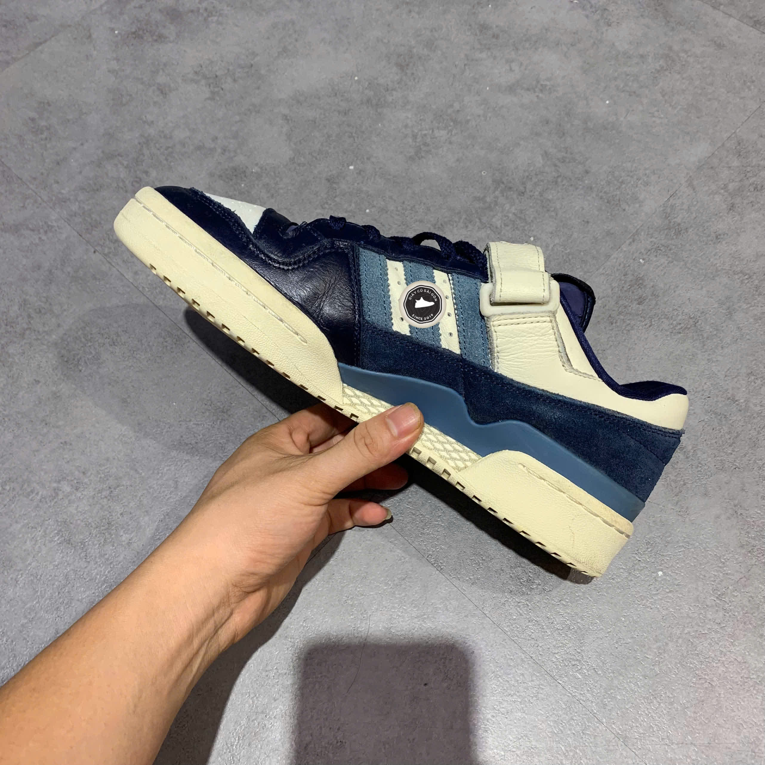 ADIDAS ORIGINALS FORUM 84 LOW 'WHITE DARK BLUE' GX2162 SIZE 42 GIÀY 2HAND