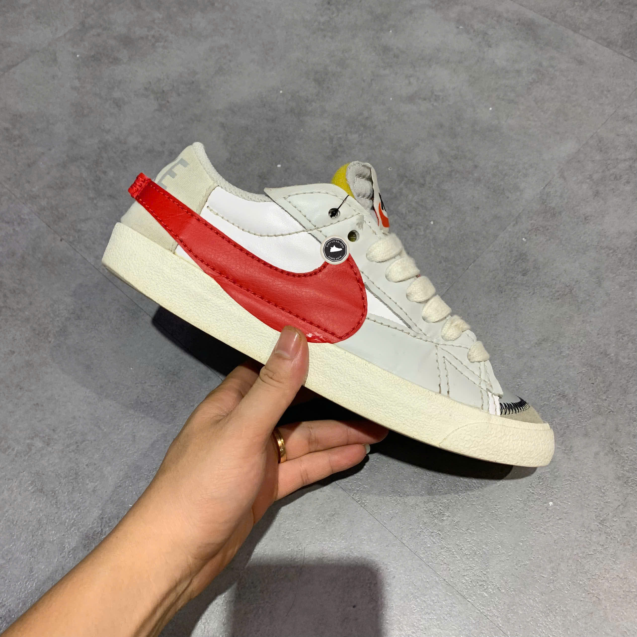 NIKE BLAZER LOW 77 JUMBO GREY RED SIZE 42 GIÀY 2HAND CHÍNH HÃNG