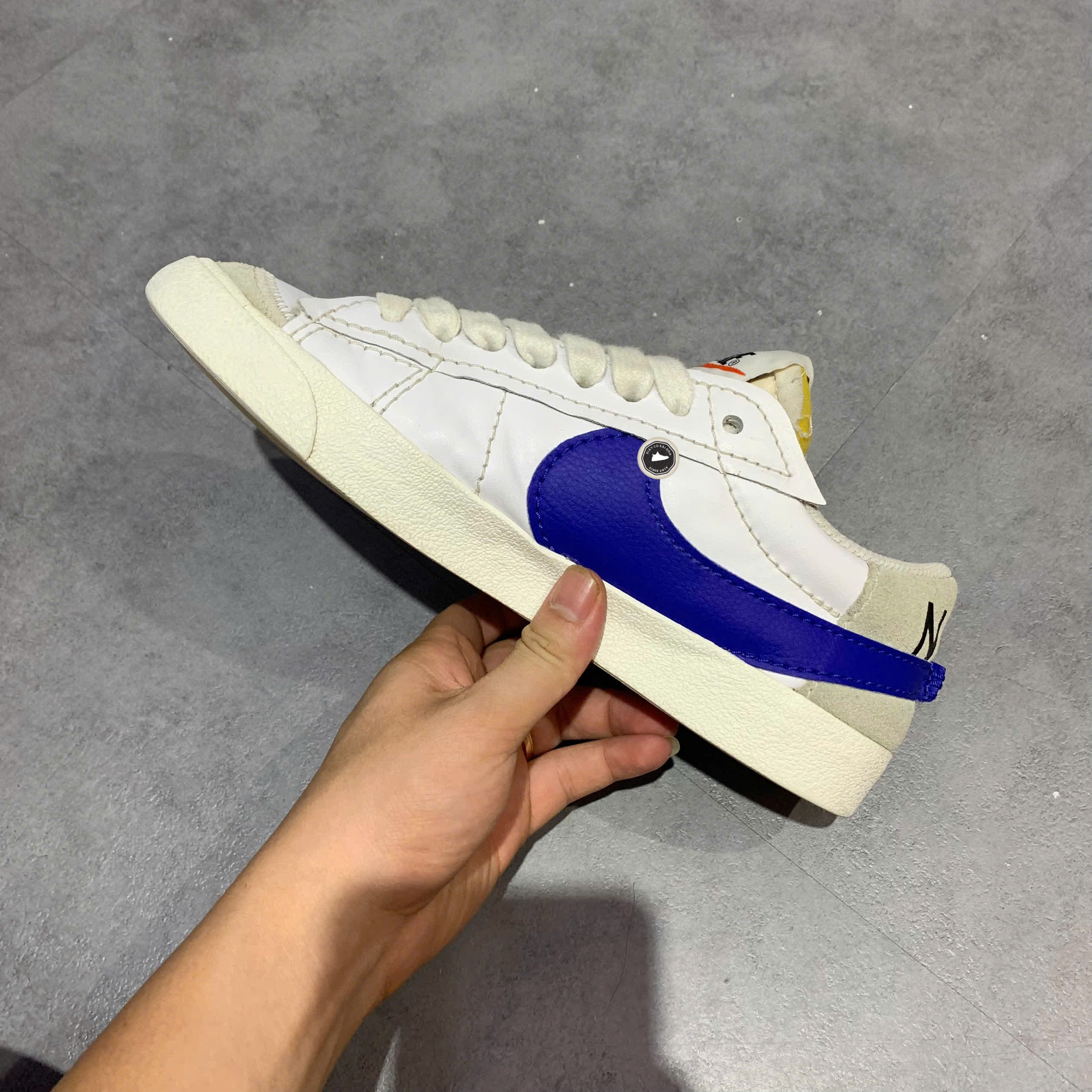 NIKE BLAZER LOW '77 JUMBO 'WHITE OLD ROYAL' DQ8768-100 SIZE 42 GIÀY 2HAND CHÍNH HÃNG
