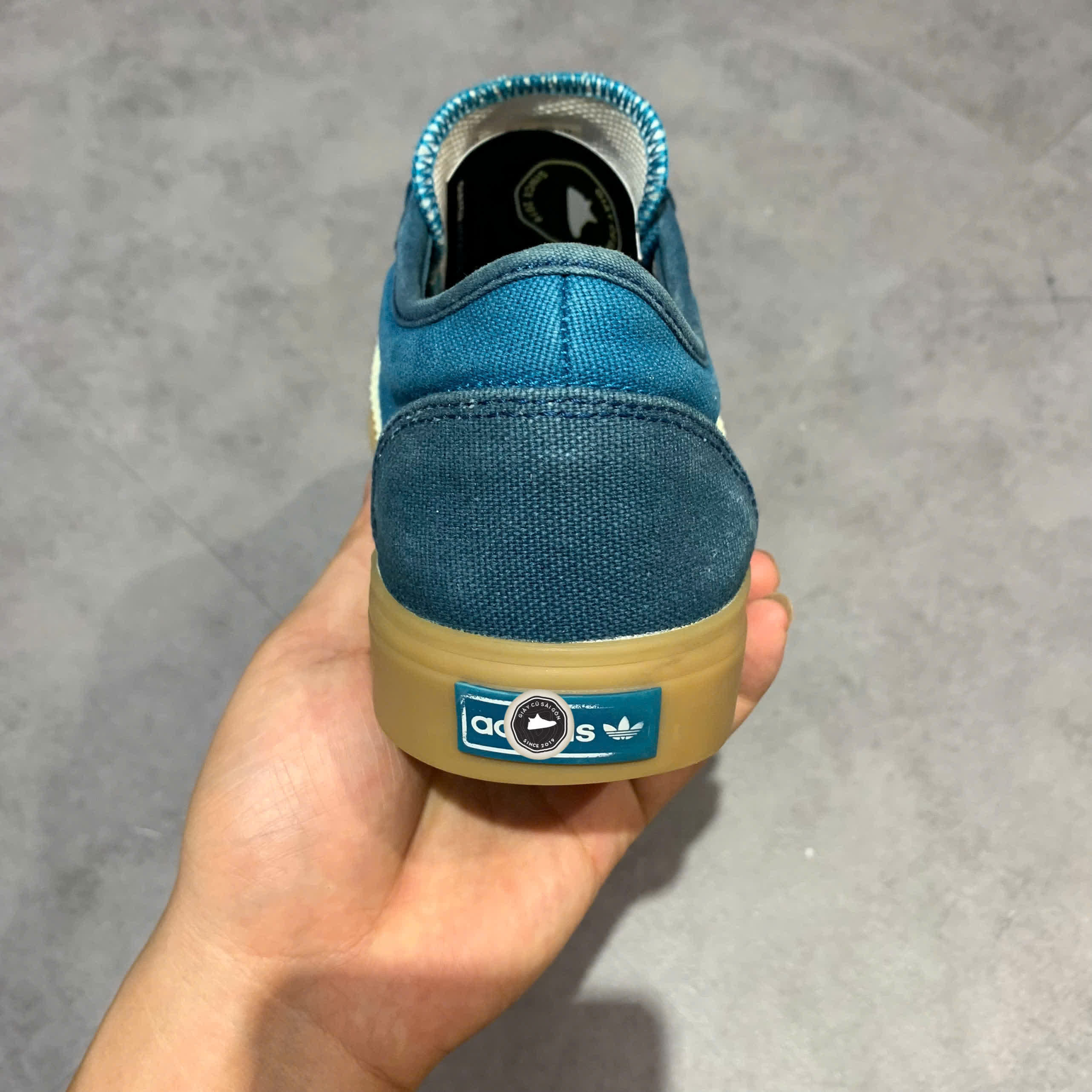 ADIDAS ADIEASE – EE6121 SIZE 42 2/3 GIÀY 2HAND CHÍNH HÃNG