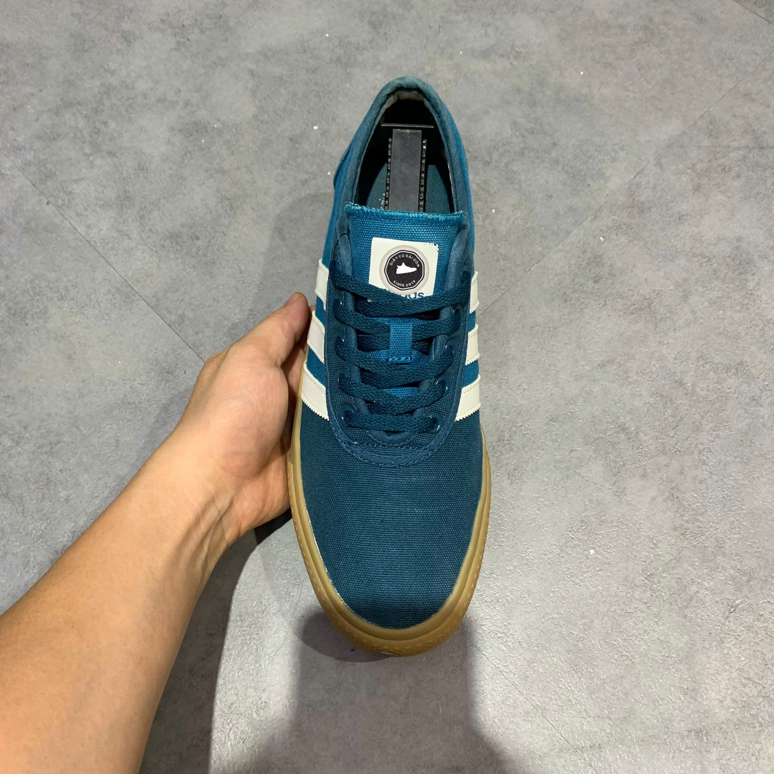 ADIDAS ADIEASE – EE6121 SIZE 42 2/3 GIÀY 2HAND CHÍNH HÃNG