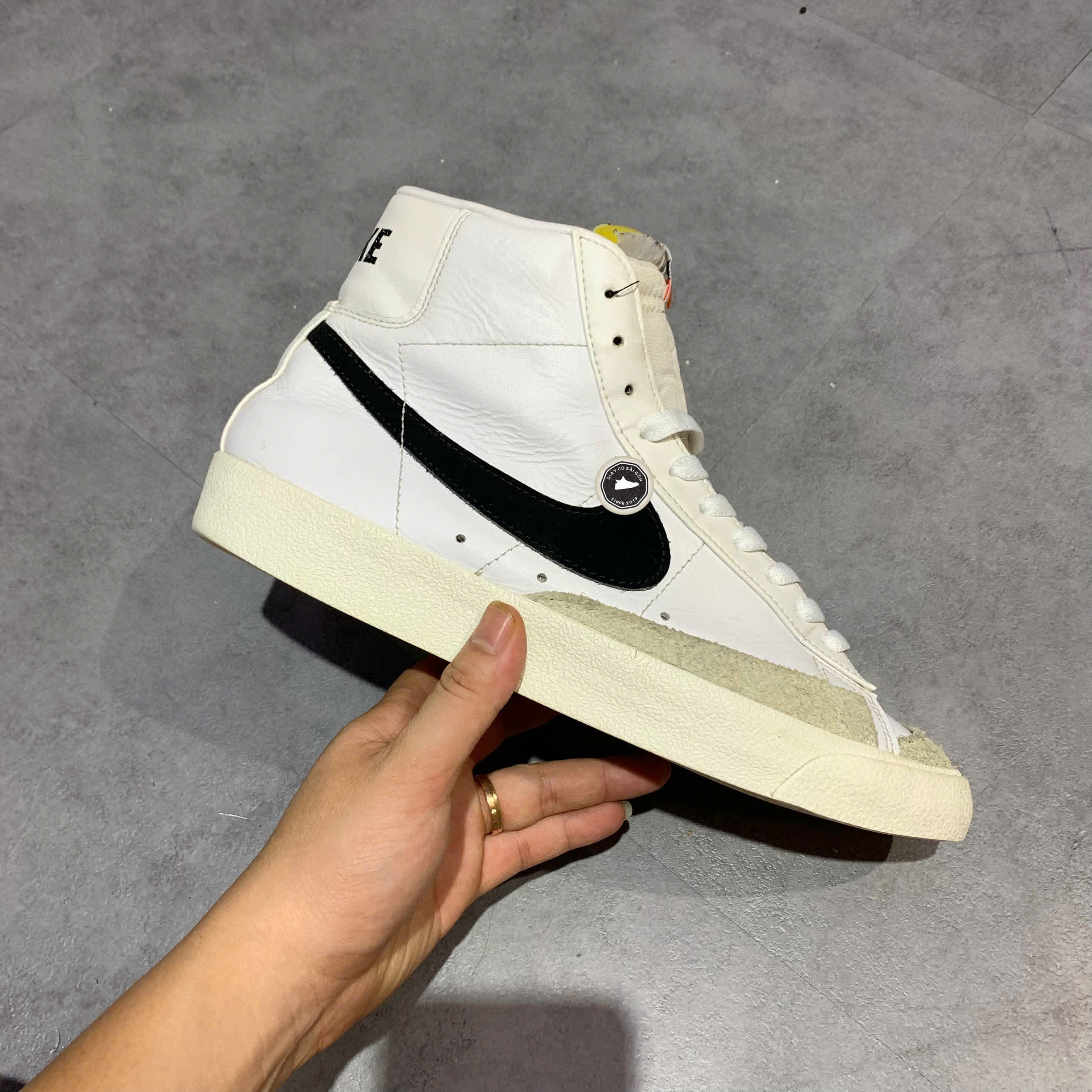 NIKE BLAZER MID '77 VINTAGE 'WHITE/BLACK' BQ6806-100 SIZE 43 GIÀY 2HAND CHÍNH HÃNG