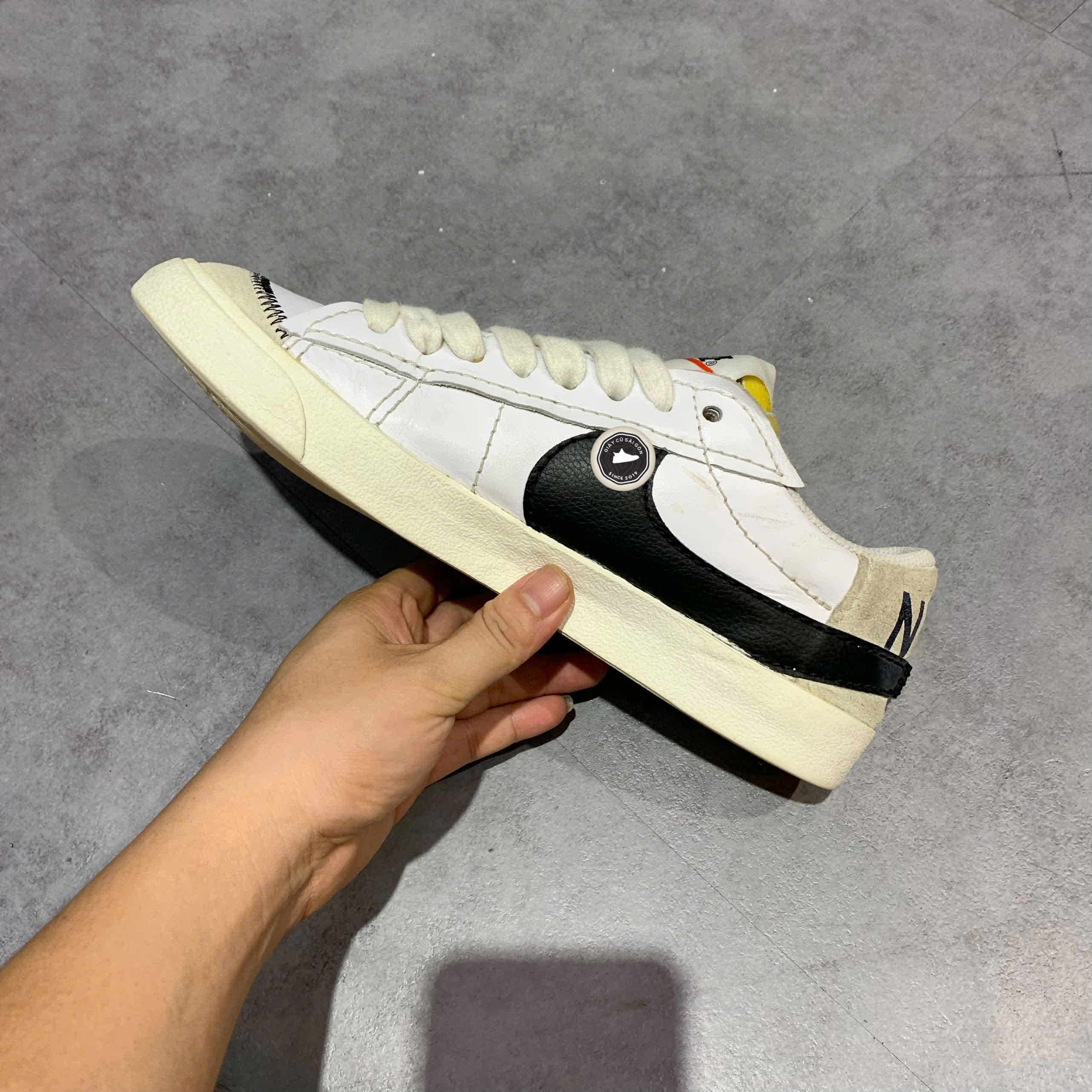 NIKE BLAZER LOW ’77 JUMBO WHITE BLACK DN2158 101 SIZE 43 GIÀY 2HAND CHÍNH HÃNG