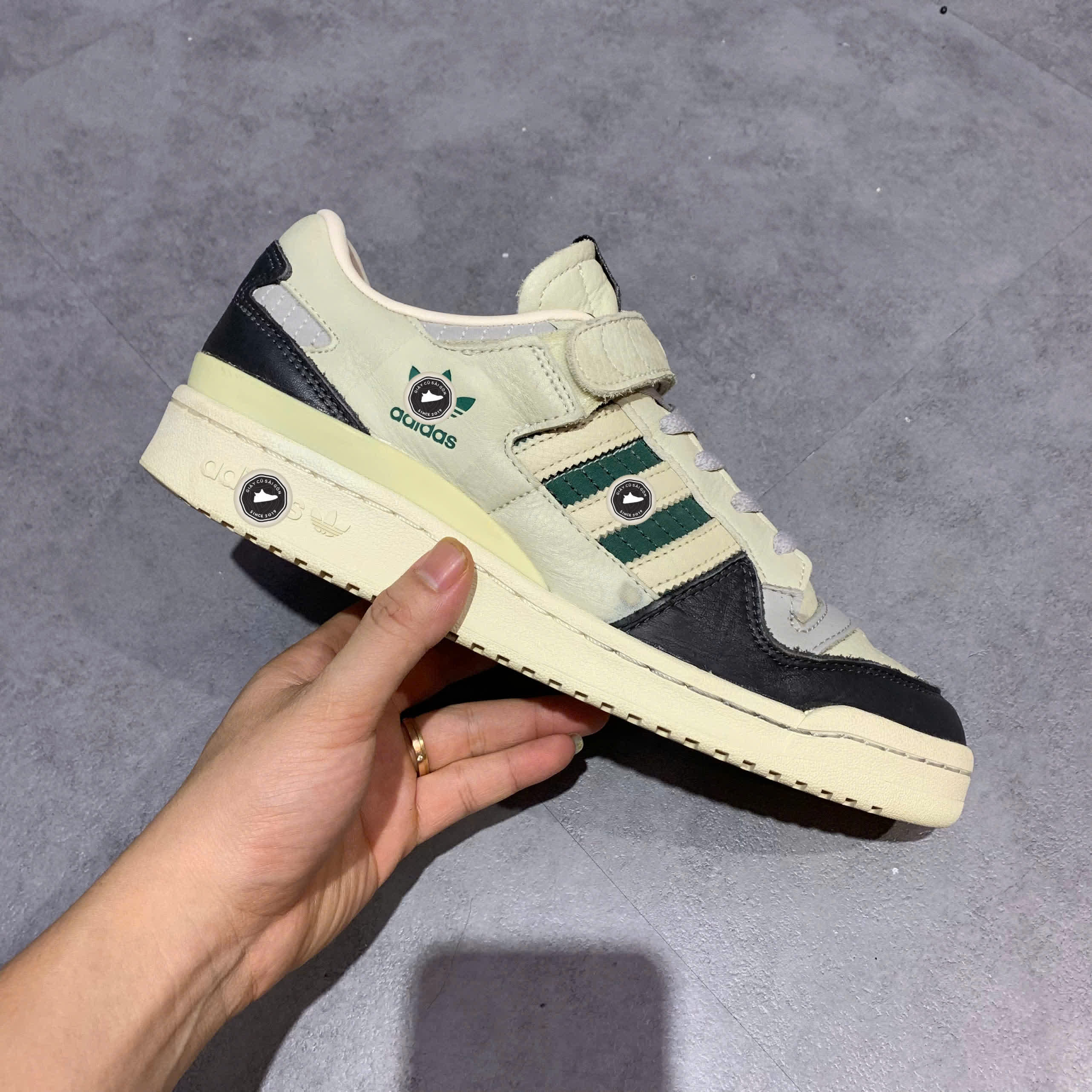 ADIDAS FORUM 84 LOW 'OFF WHITE GREEN' HQ6938 SIZE 43 1/3 GIÀY 2HAND CHÍNH HÃNG