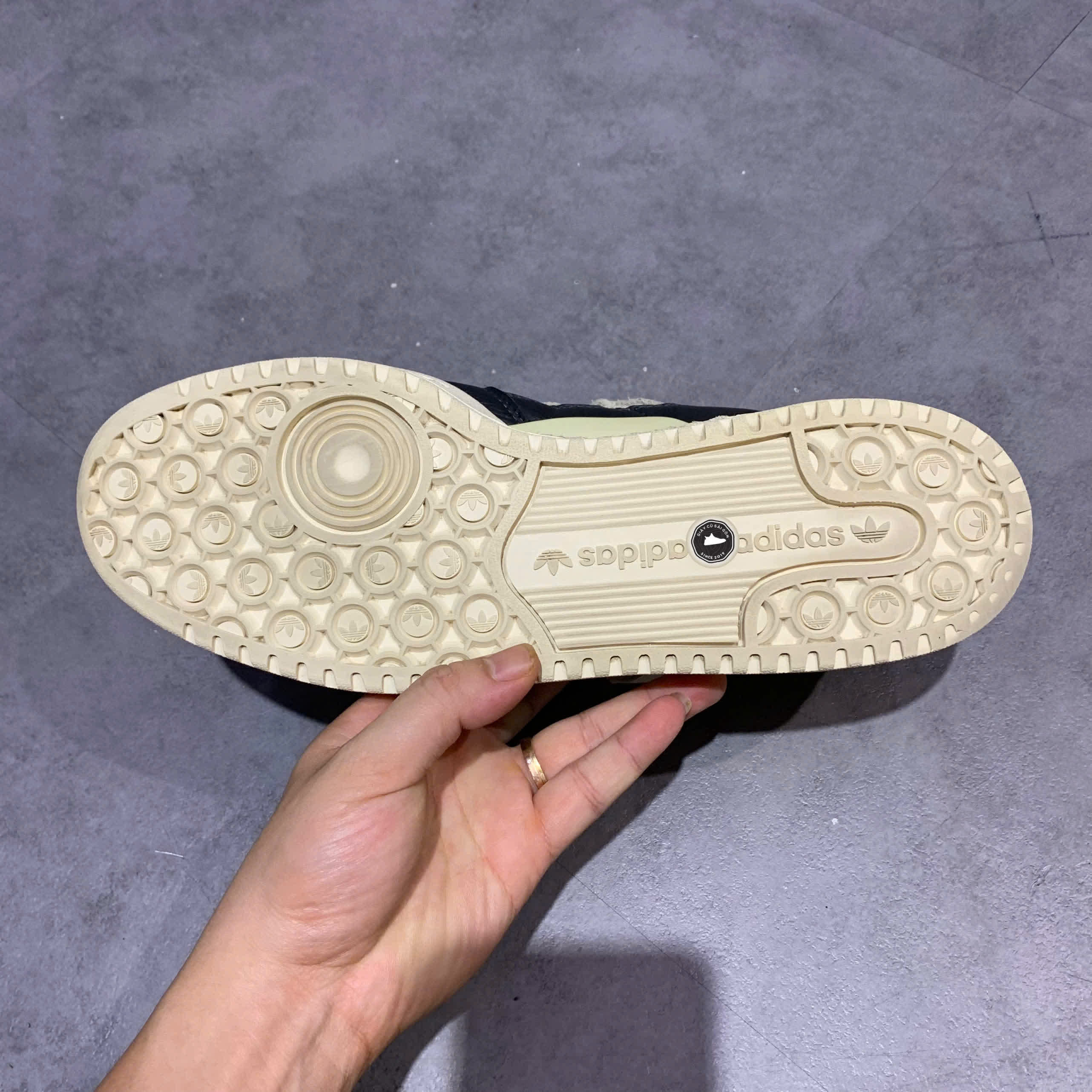 ADIDAS FORUM 84 LOW 'OFF WHITE GREEN' HQ6938 SIZE 43 1/3 GIÀY 2HAND CHÍNH HÃNG