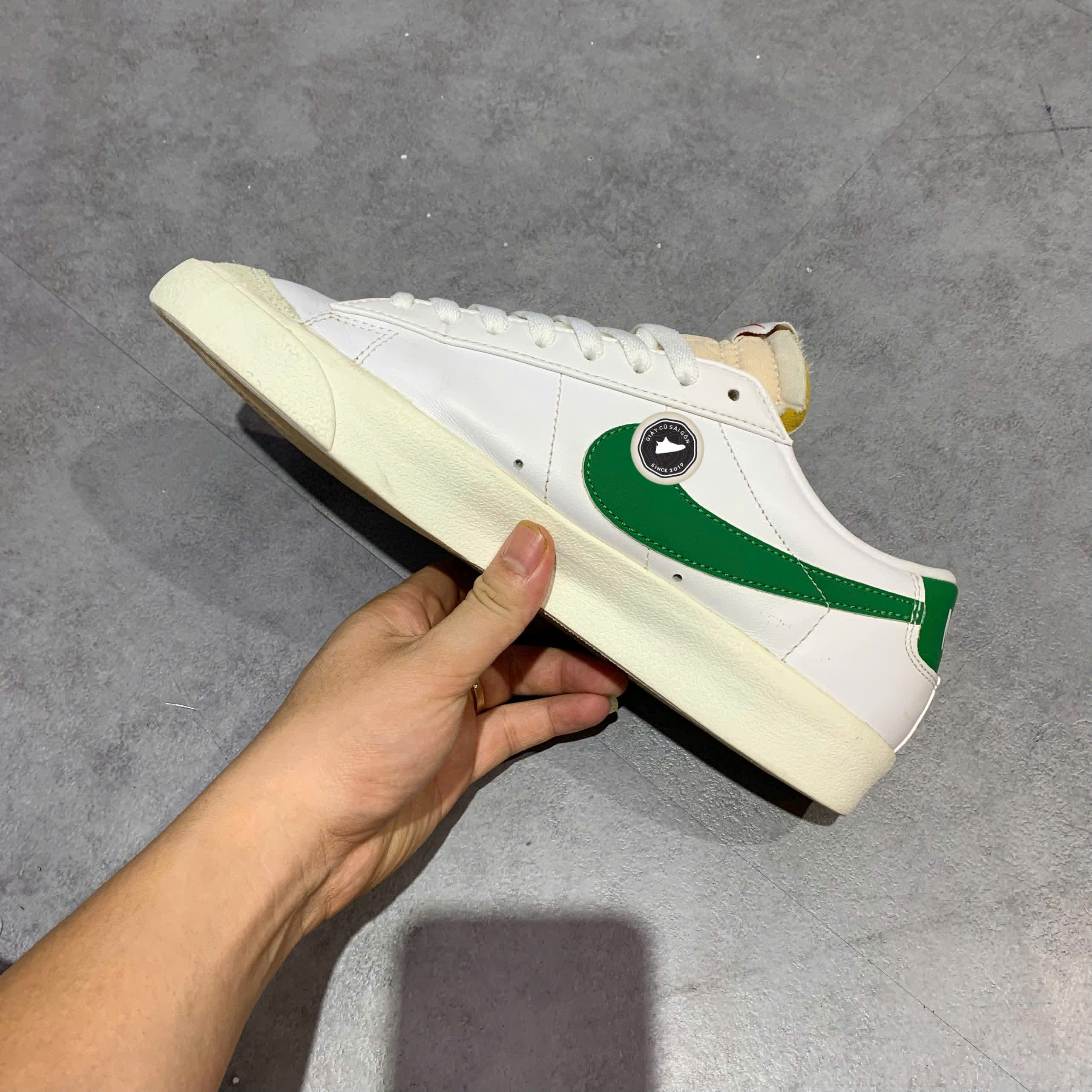 NIKE BLAZER LOW ’77 VINTAGE PINE GREEN DA6364 115 SIZE 44 GIÀY 2HAND CHÍNH HÃNG