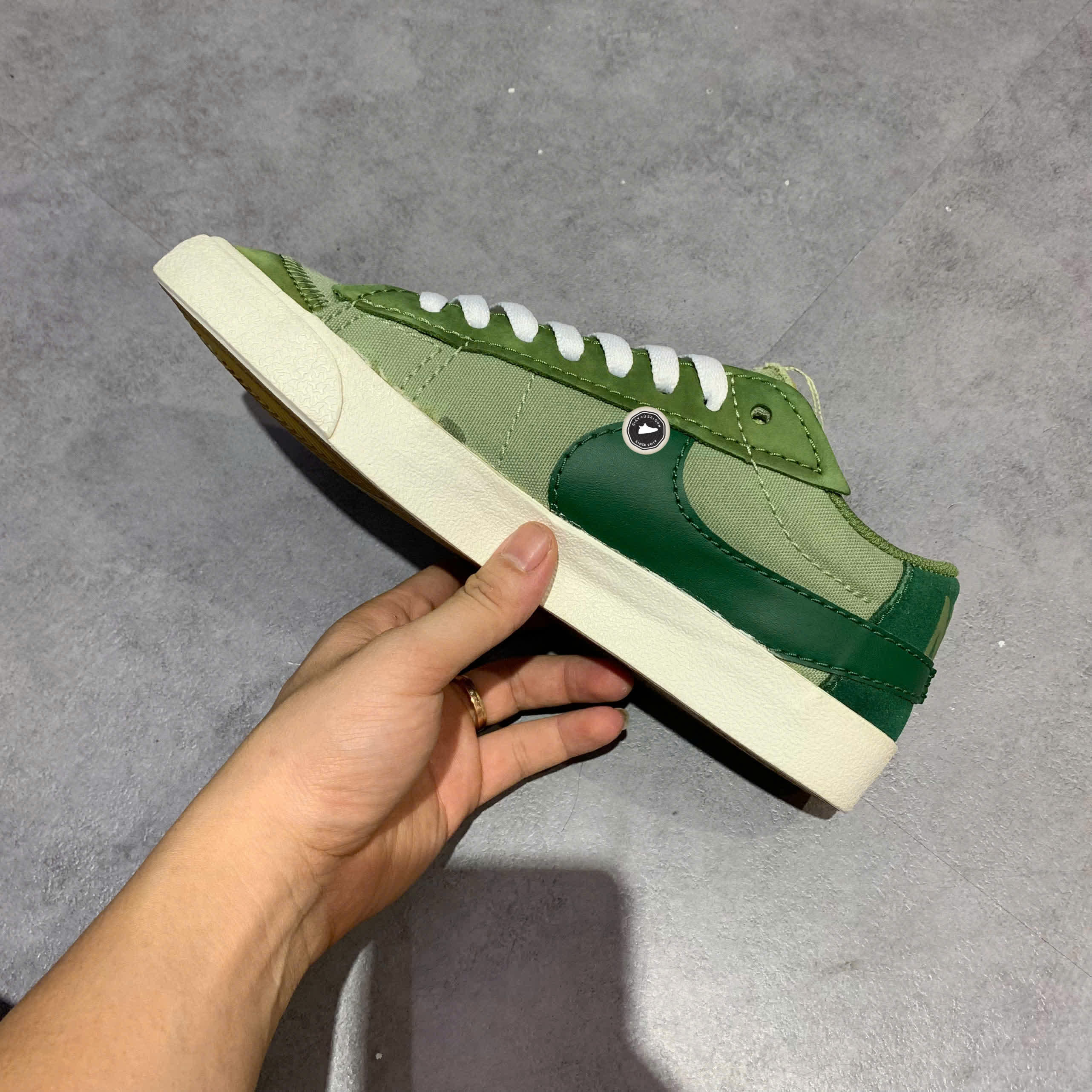 NIKE BLAZER MID '77 VINTAGE OIL GREEN LIGHT SILVER – SIZE 42 – GIÀY 2HAND CHÍNH HÃNG