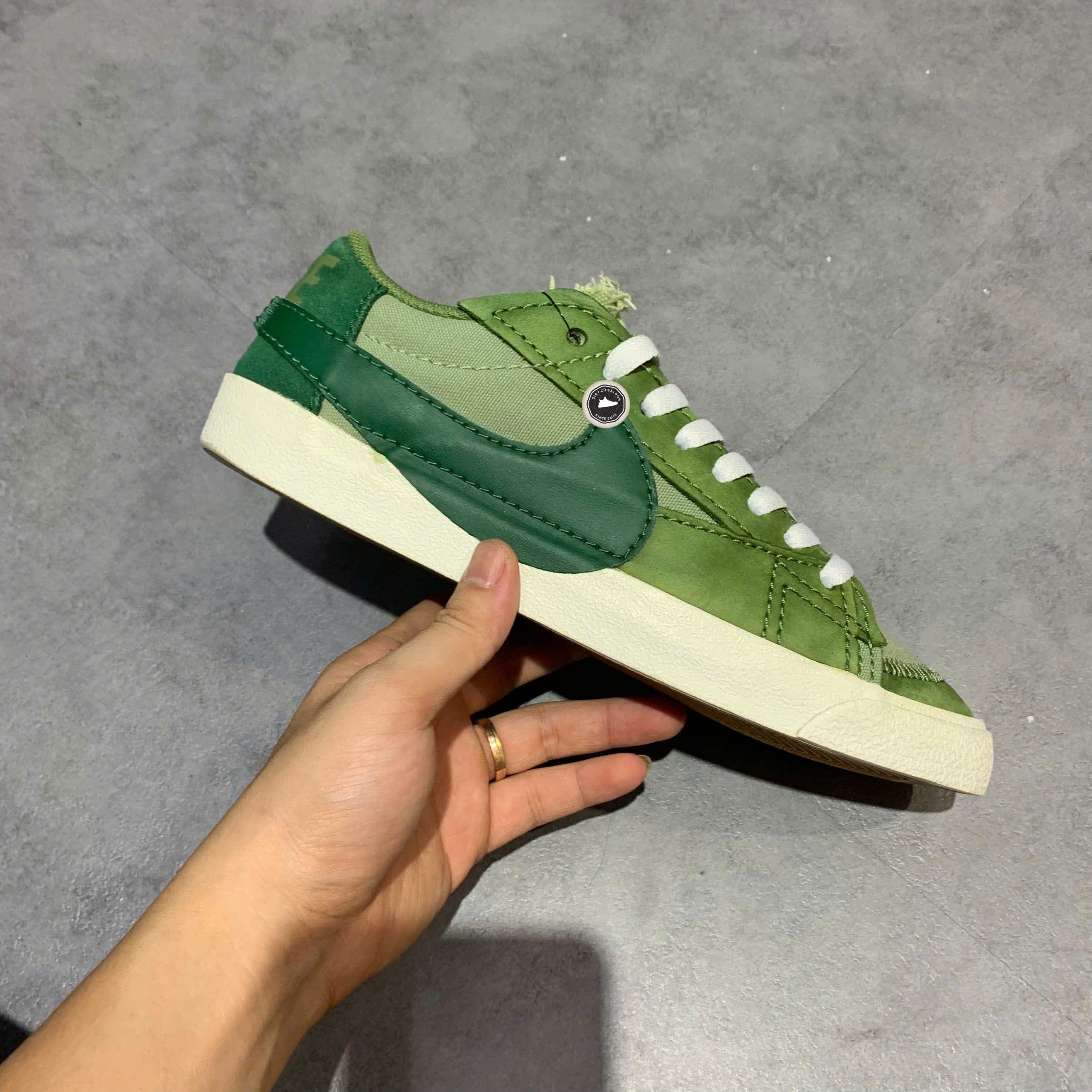 NIKE BLAZER MID '77 VINTAGE OIL GREEN LIGHT SILVER – SIZE 42 – GIÀY 2HAND CHÍNH HÃNG