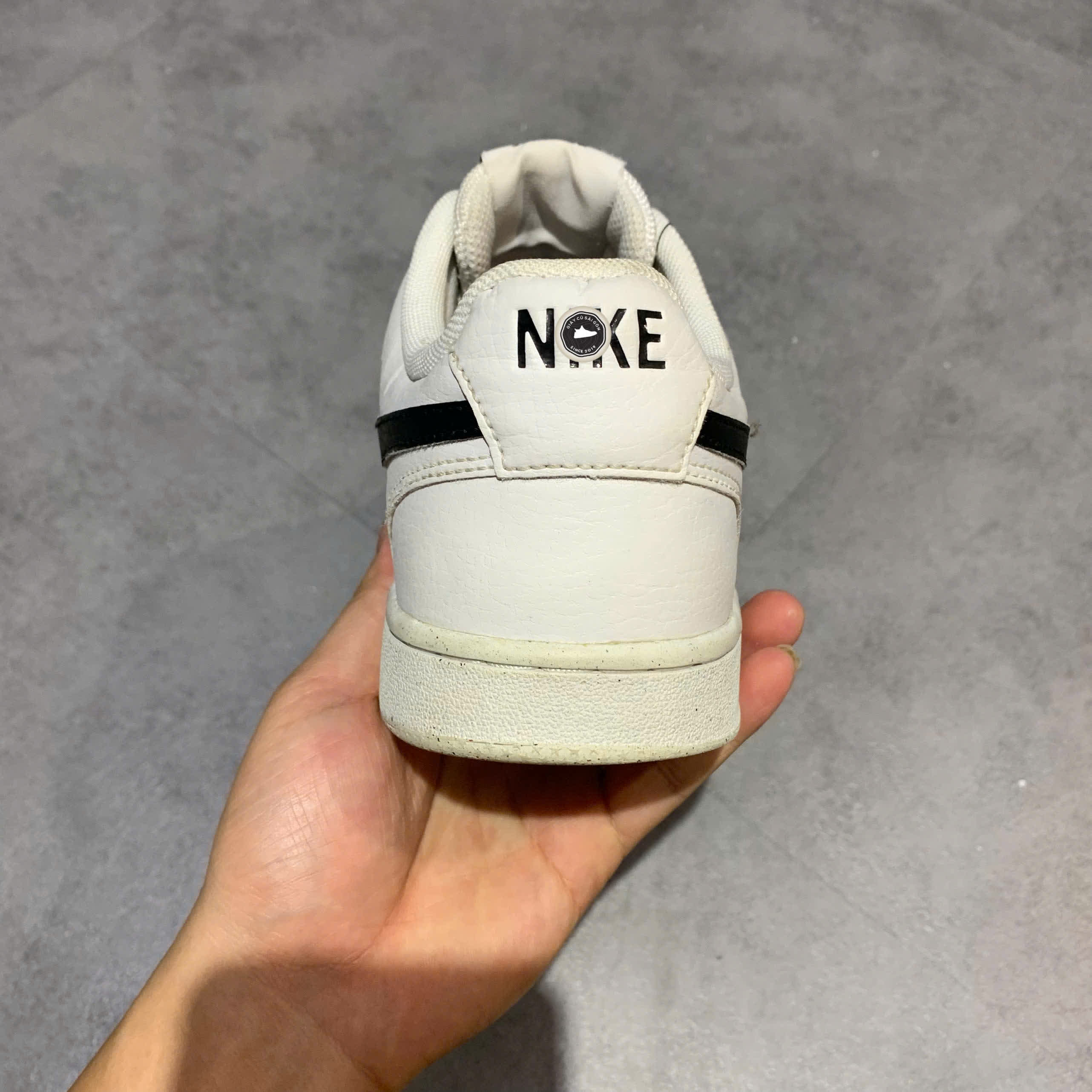 NIKE COURT VISION LOW NEXT NATURE WHITE/WHITE/BLACK DH2987 101 SIZE 42 GIÀY 2HAND CHÍNH HÃNG