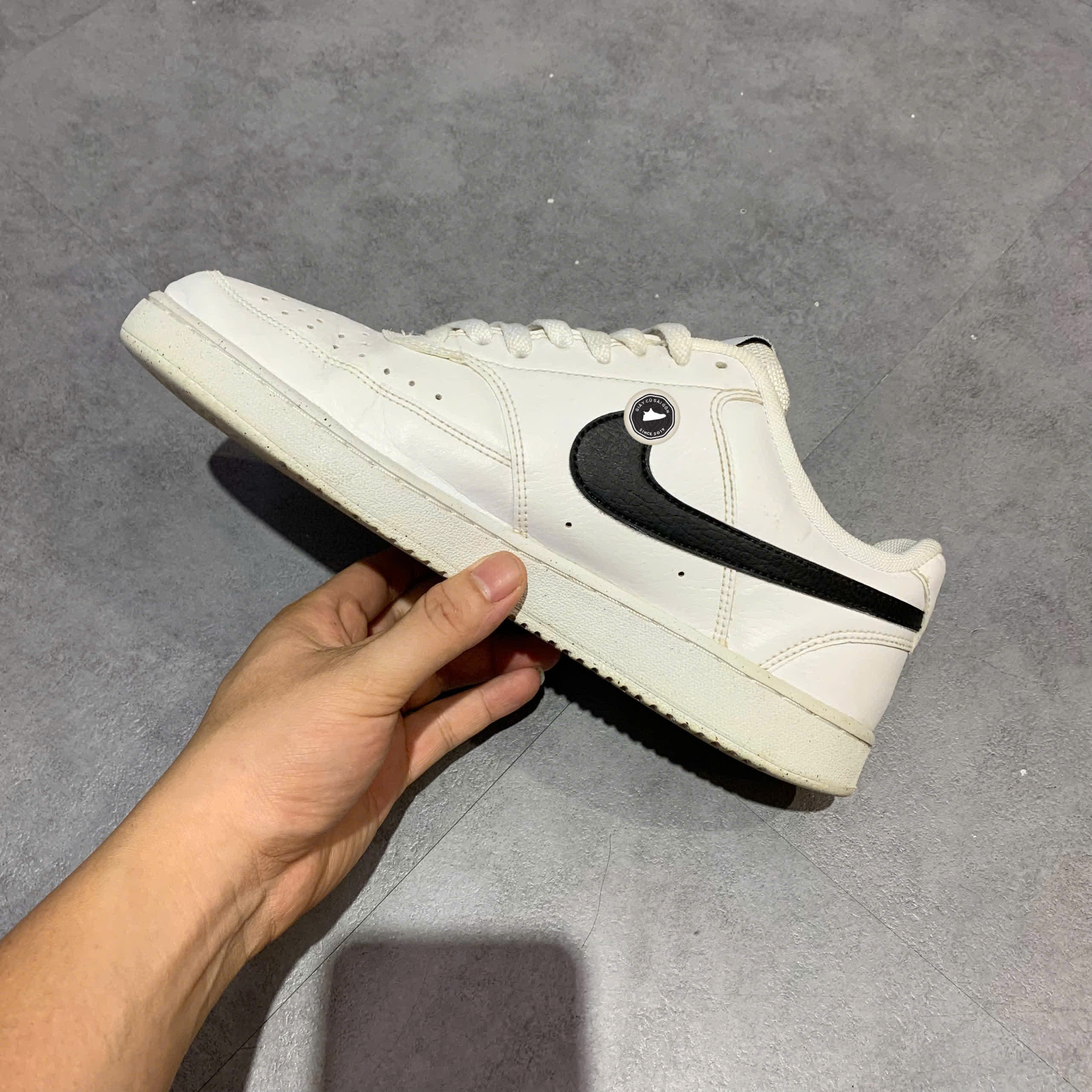 NIKE COURT VISION LOW NEXT NATURE WHITE/WHITE/BLACK DH2987 101 SIZE 42 GIÀY 2HAND CHÍNH HÃNG