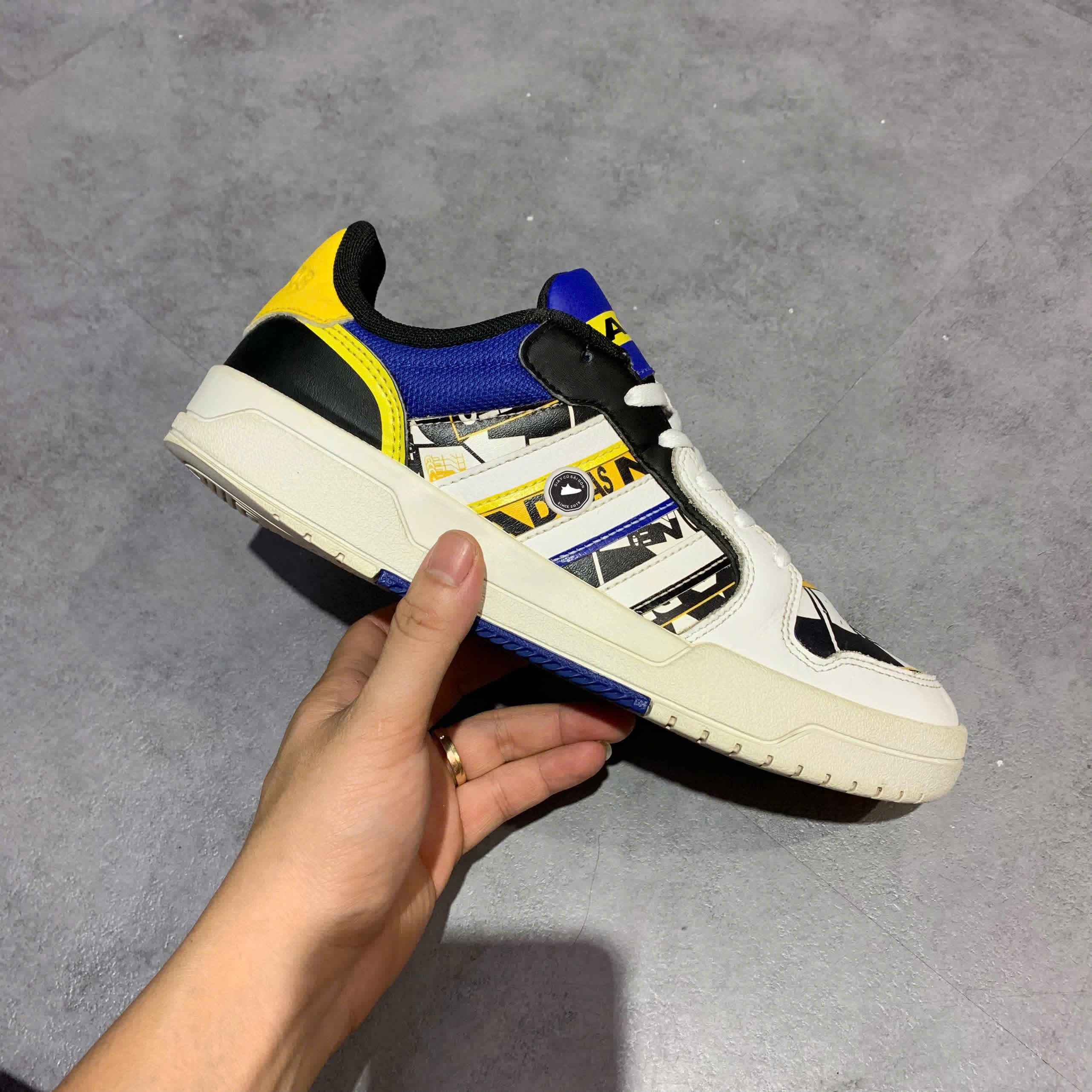 ADIDAS ENTRAP 'WHITE YELLOW BLUE' GW7007 SIZE 42 GIÀY 2HAND CHÍNH HÃNG
