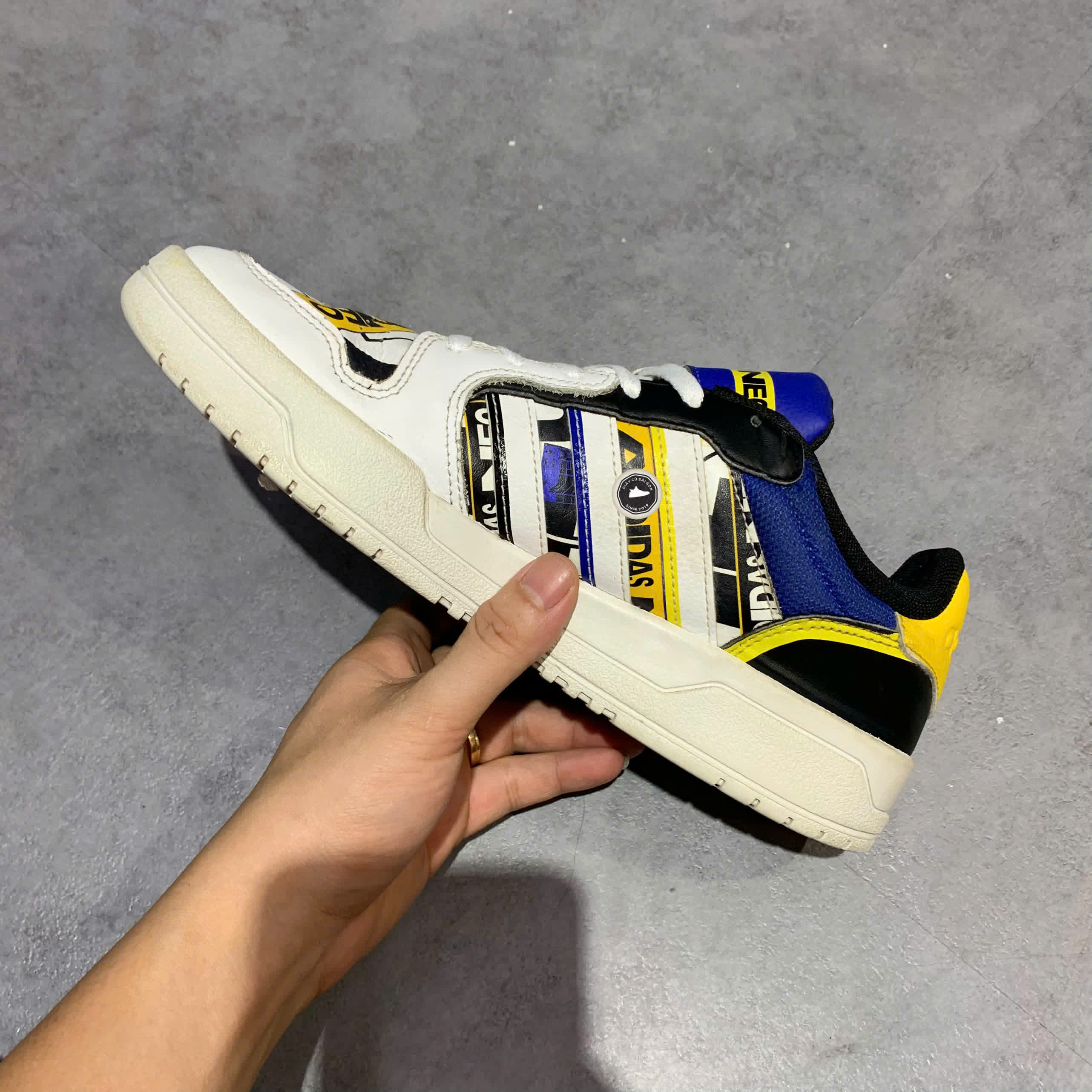ADIDAS ENTRAP 'WHITE YELLOW BLUE' GW7007 SIZE 42 GIÀY 2HAND CHÍNH HÃNG
