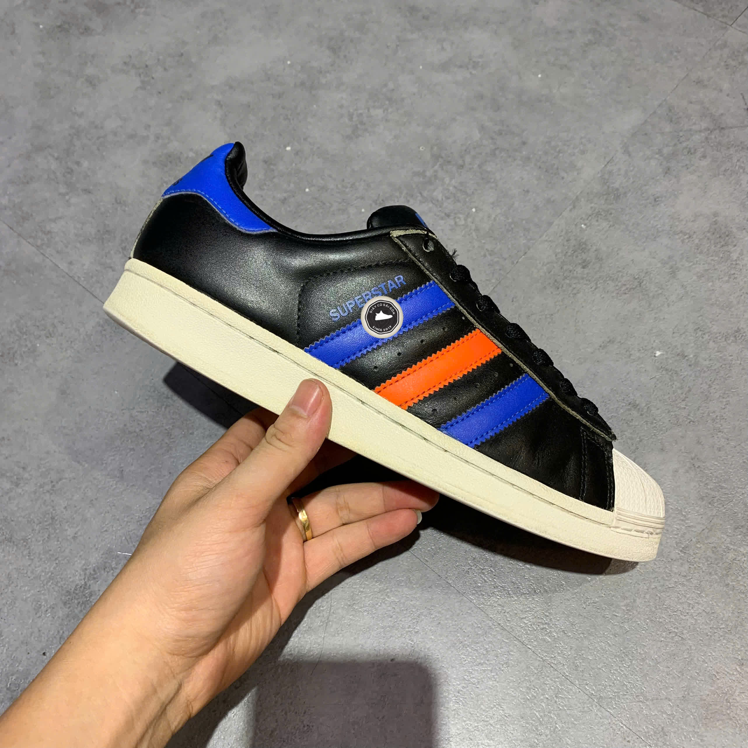 ADIDAS SUPERSTAR BLACK BLUE RED 40 2/3 GIÀY 2HAND CHÍNH HÃNG