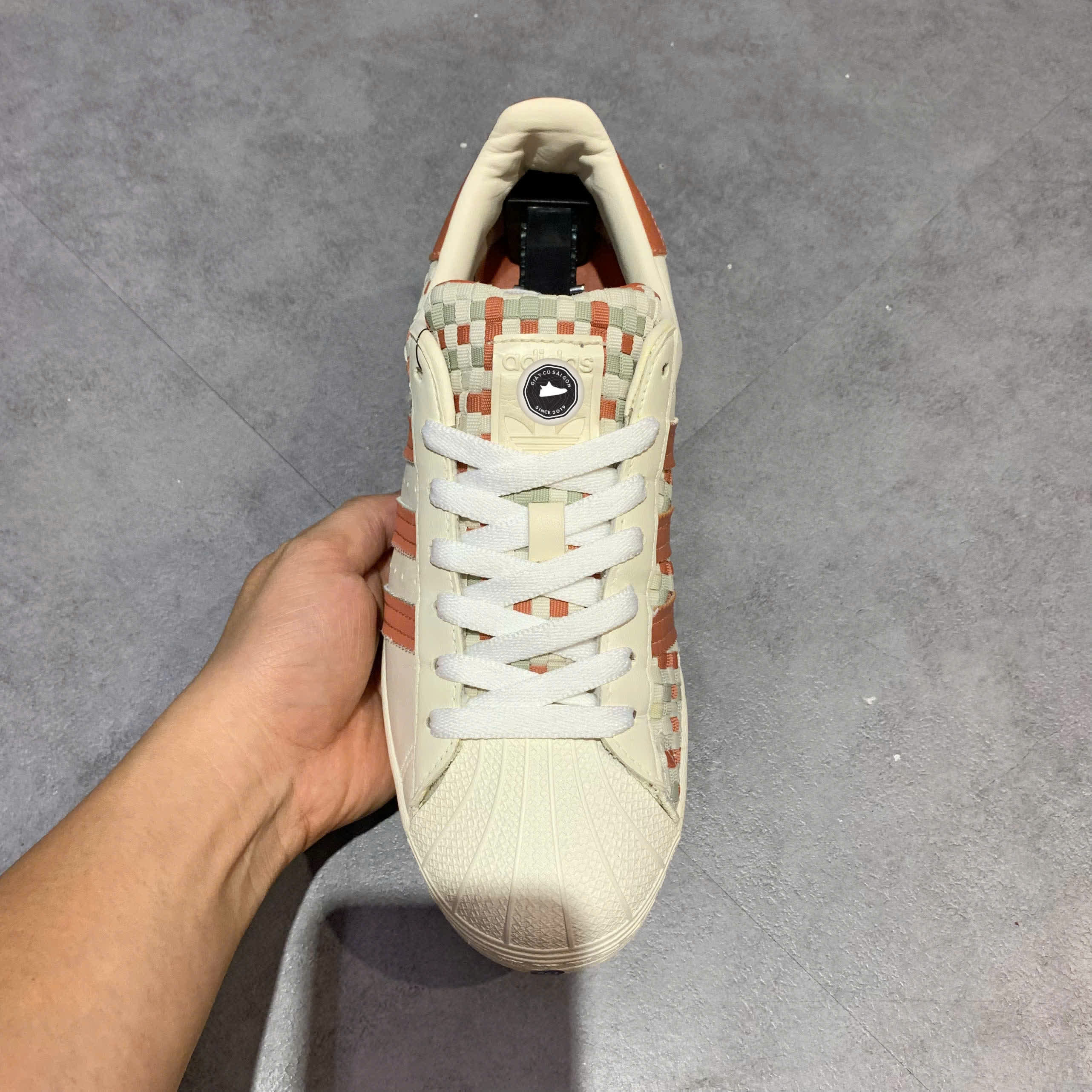 ADIDAS SUPERSTAR WHITE RED GREEN GV9230 SIZE 40 GIÀY 2HAND CHÍNH HÃNG