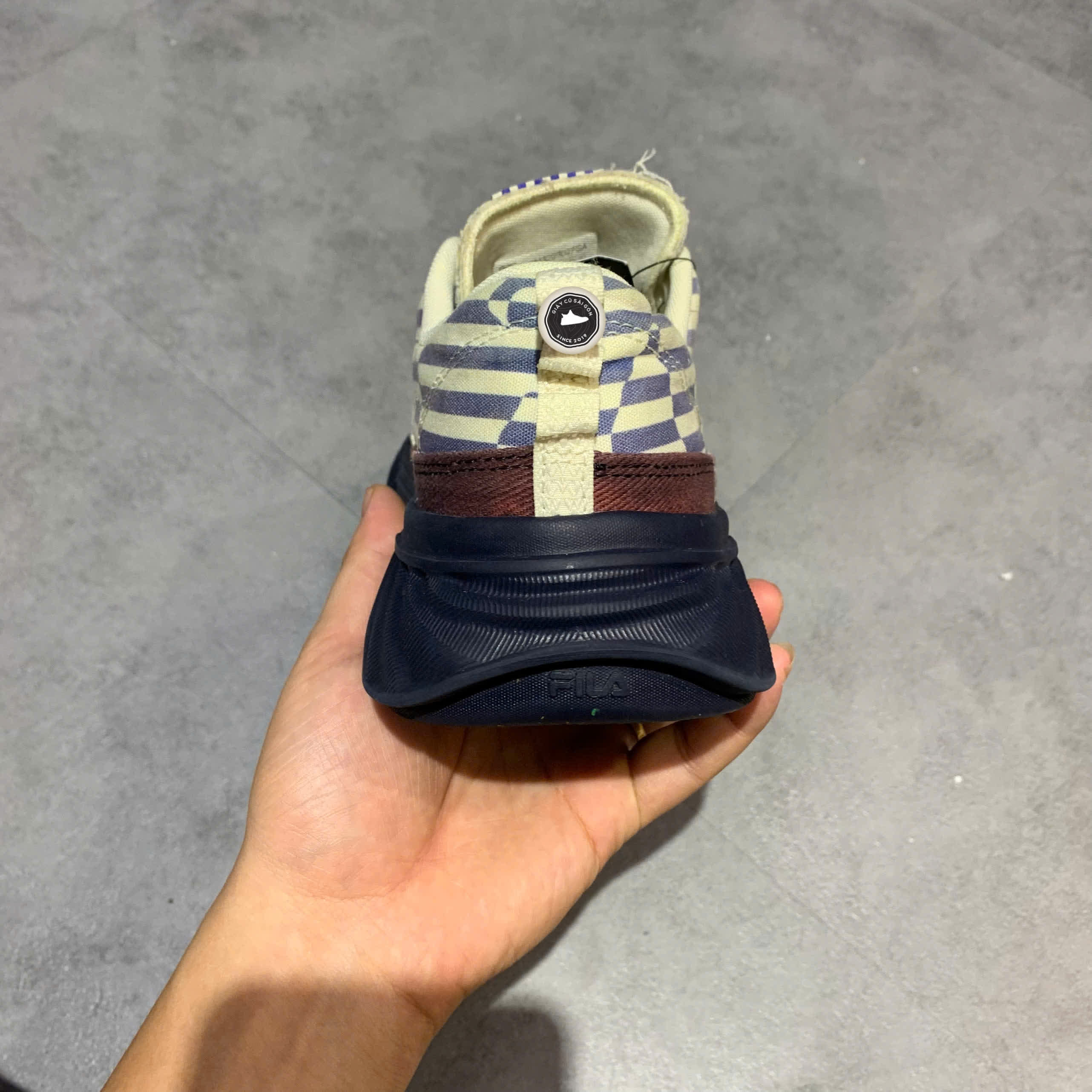 FILA CANVAS LOW 'BLUE WHITE' F12M322307FSA SIZE 40 GIÀY 2HAND