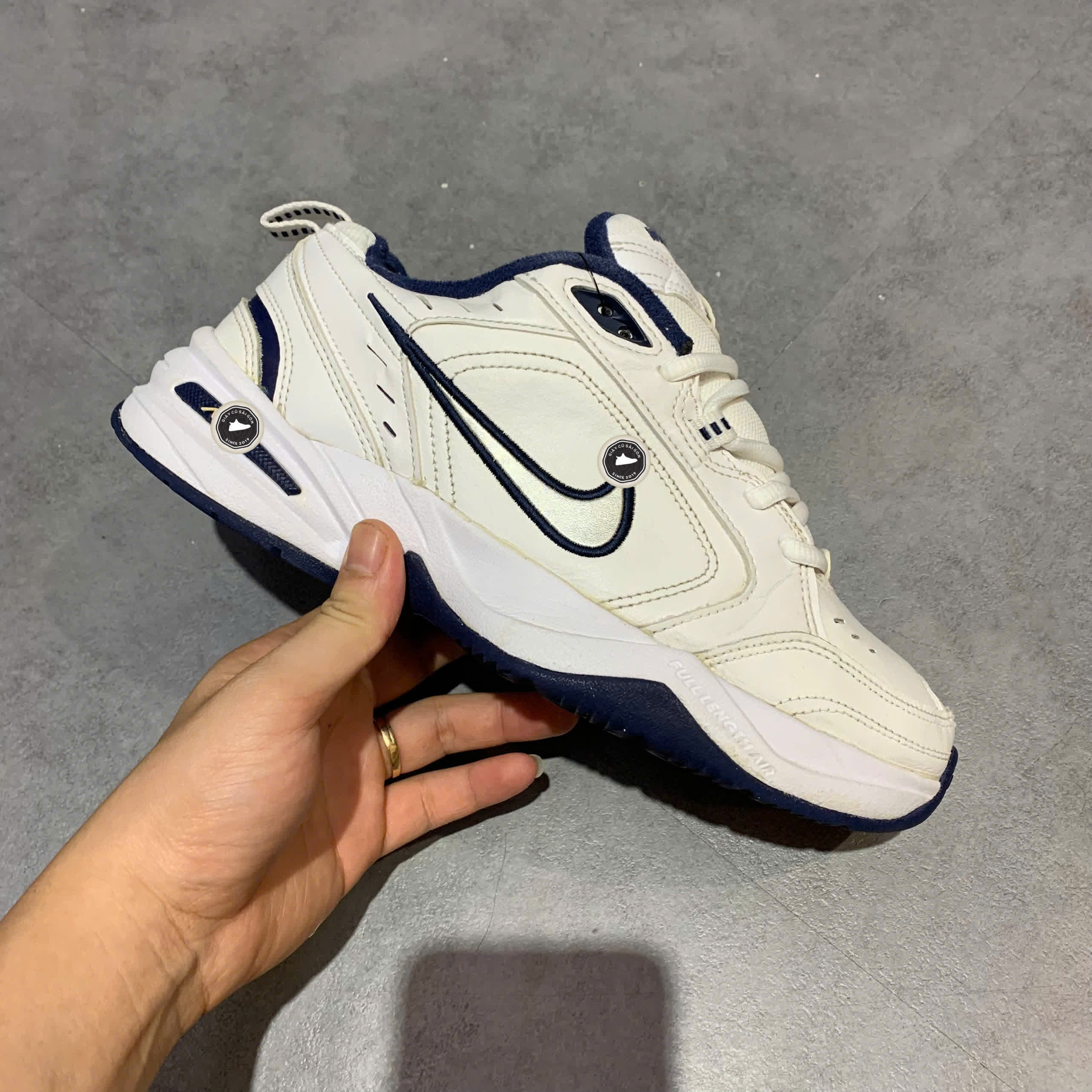 NIKE AIR MONARCH IV WHITE/METALLIC SILVER 415445-102 SIZE 40 – GIÀY 2HAND
