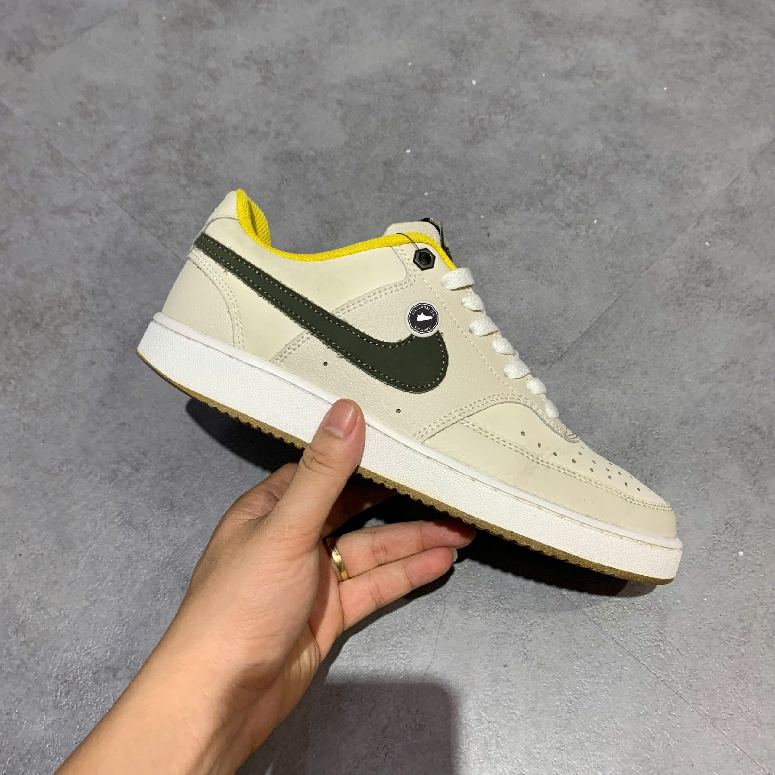 NIKE COURT VISION LOW 'WHITE CARGO KHAKI' FV3630-131 SIZE 40 – GIÀY 2HAND