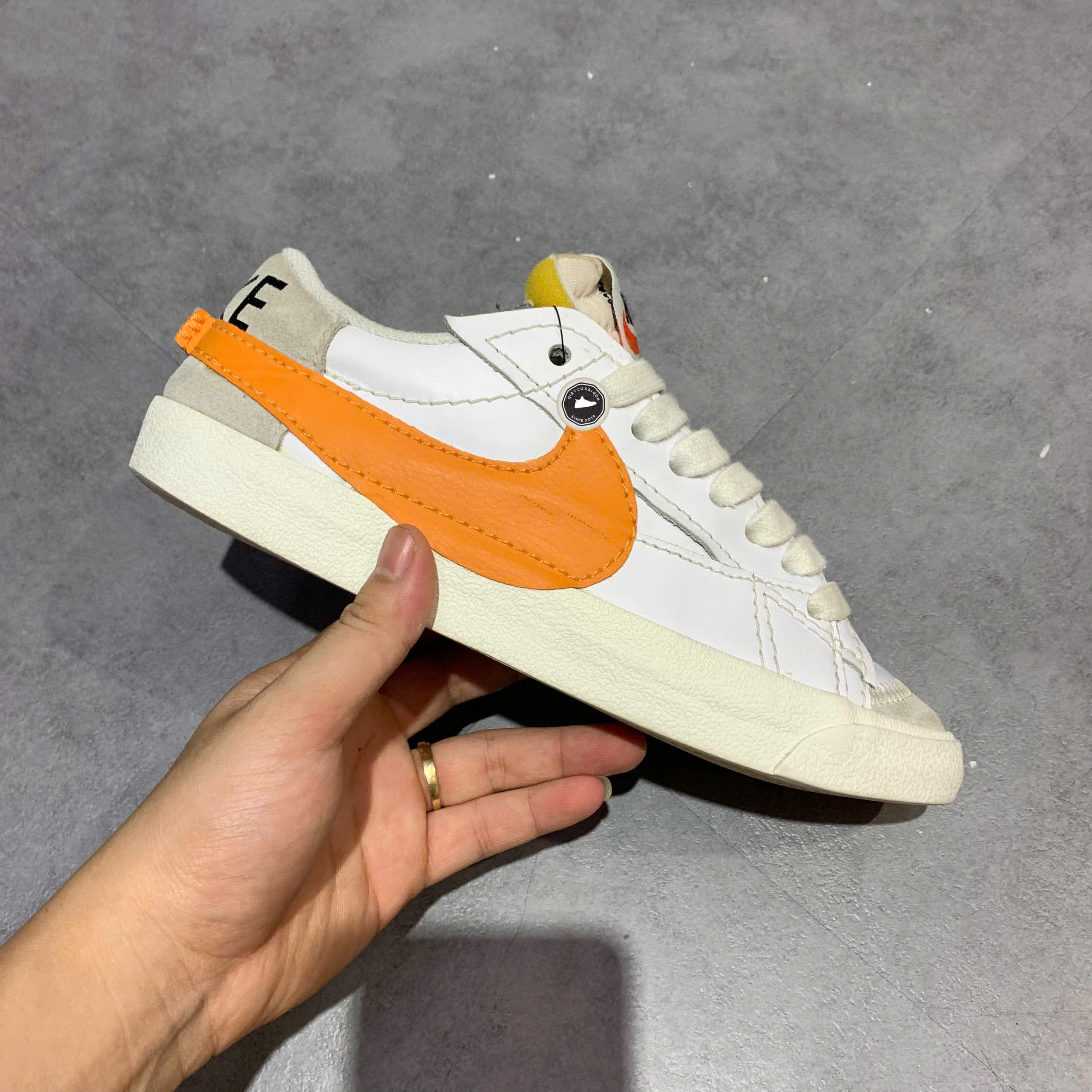 NIKE BLAZER LOW '77 JUMBO 'WHITE ALPHA ORANGE' DN2158-100 SIZE 40.5 GIÀY 2HAND CHÍNH HÃNG