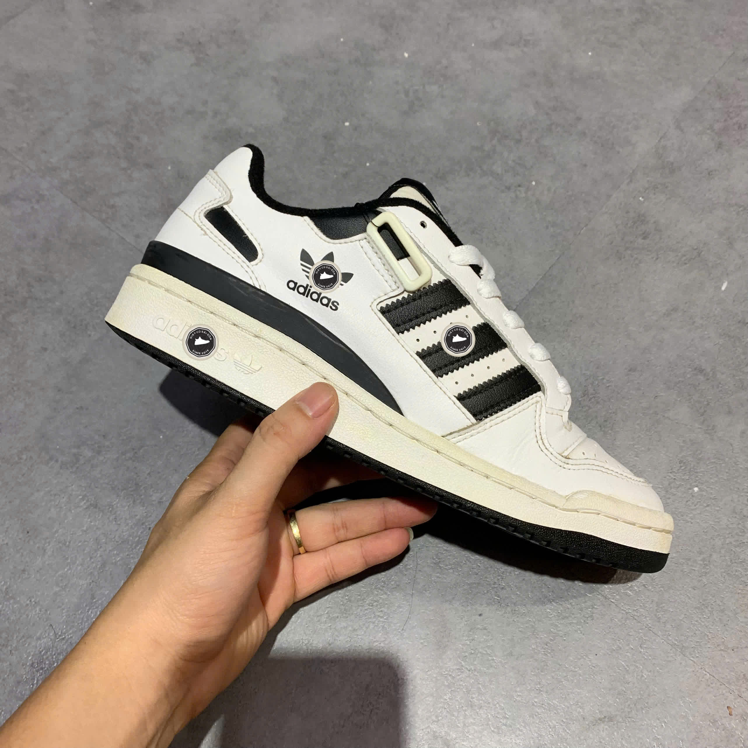 ADIDAS FORUM LOW 'WHITE BLACK' FY7757 SIZE 40 2/3 – GIÀY 2HAND