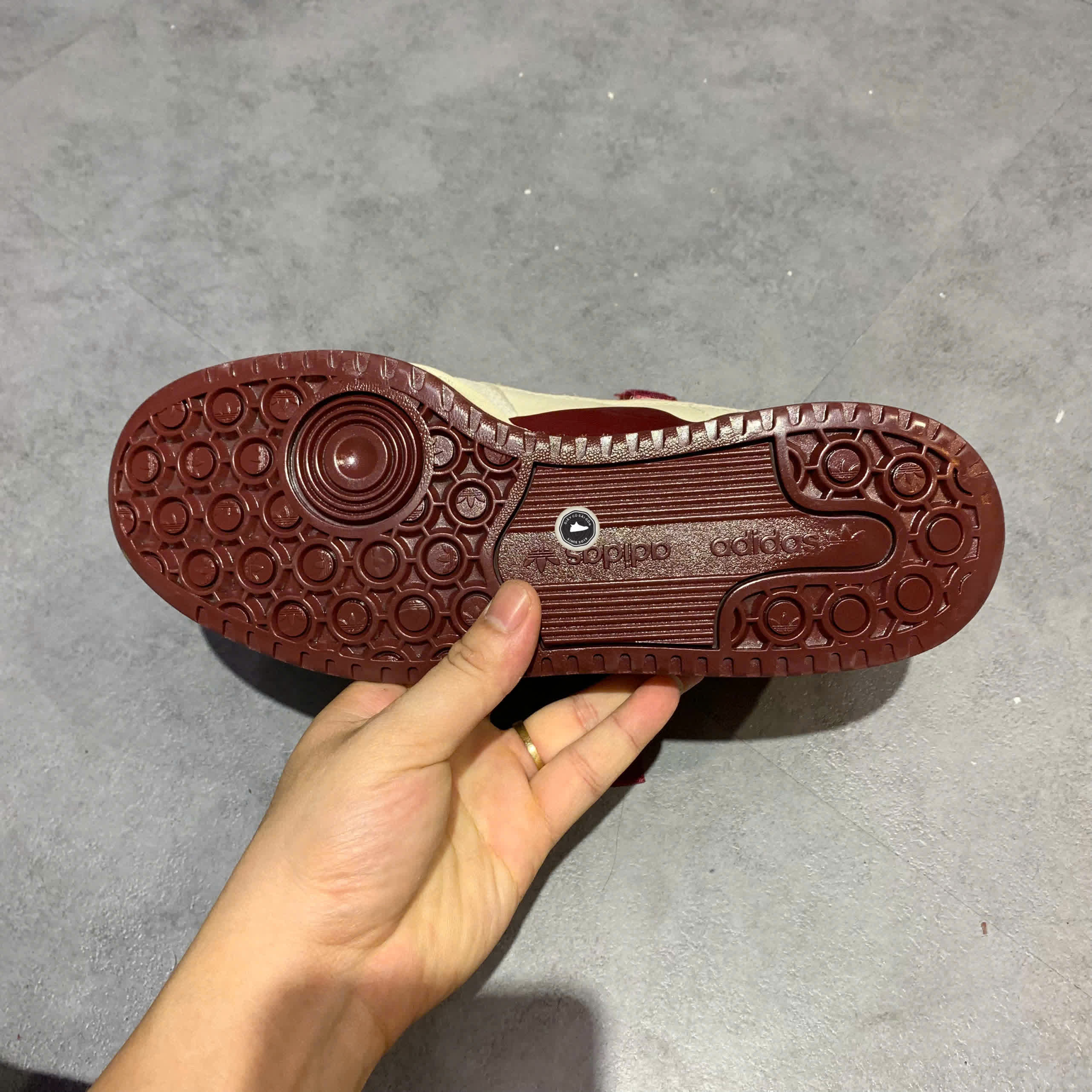 ADIDAS FORUM LOW CHALK BURGUNDY GX8866 SIZE 39 1/3 – GIÀY 2HAND CHÍNH HÃNG