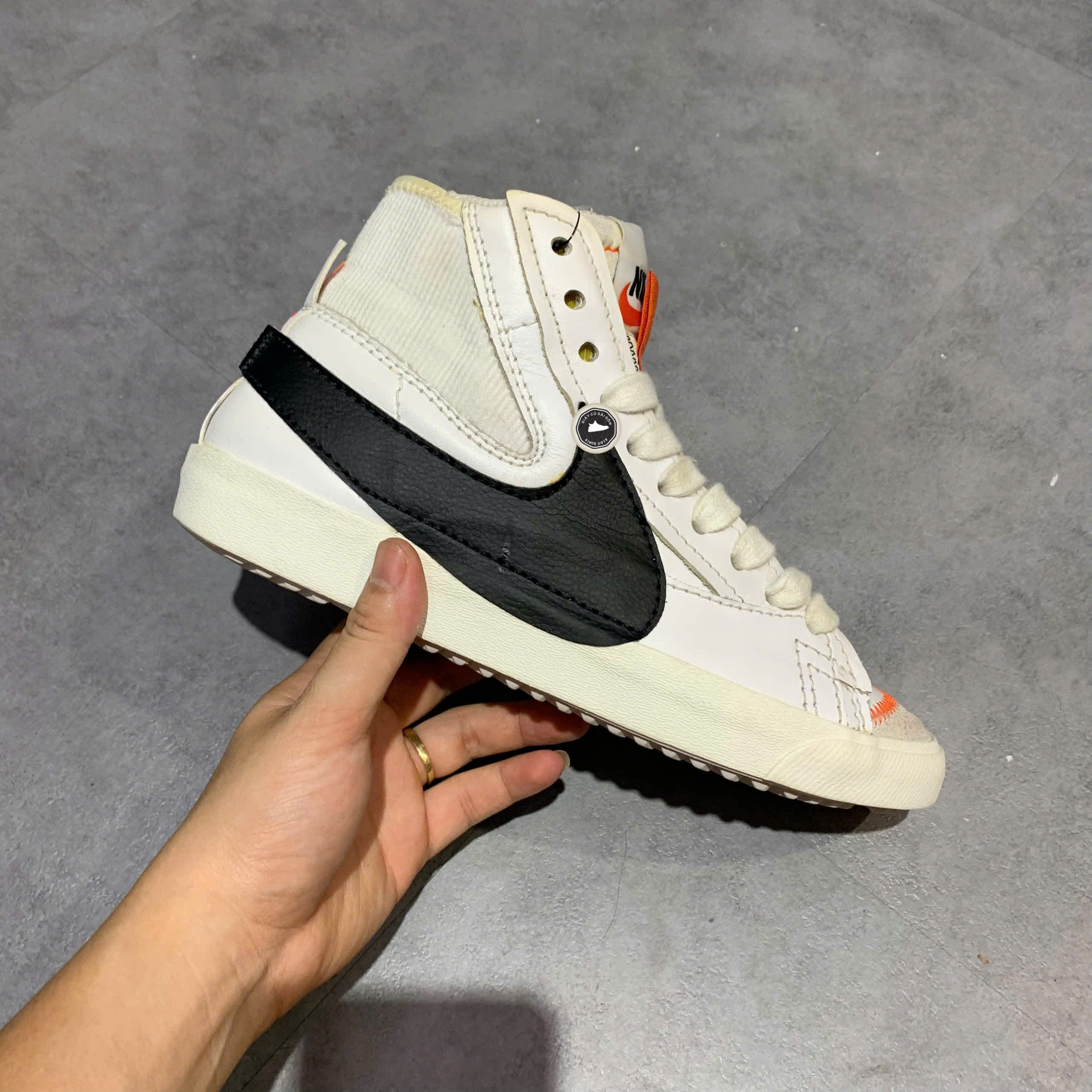 NIKE BLAZER MID ’77 JUMBO WHITE BLACK DD3111-100 SIZE 42 GIÀY 2HAND CHÍNH HÃNG