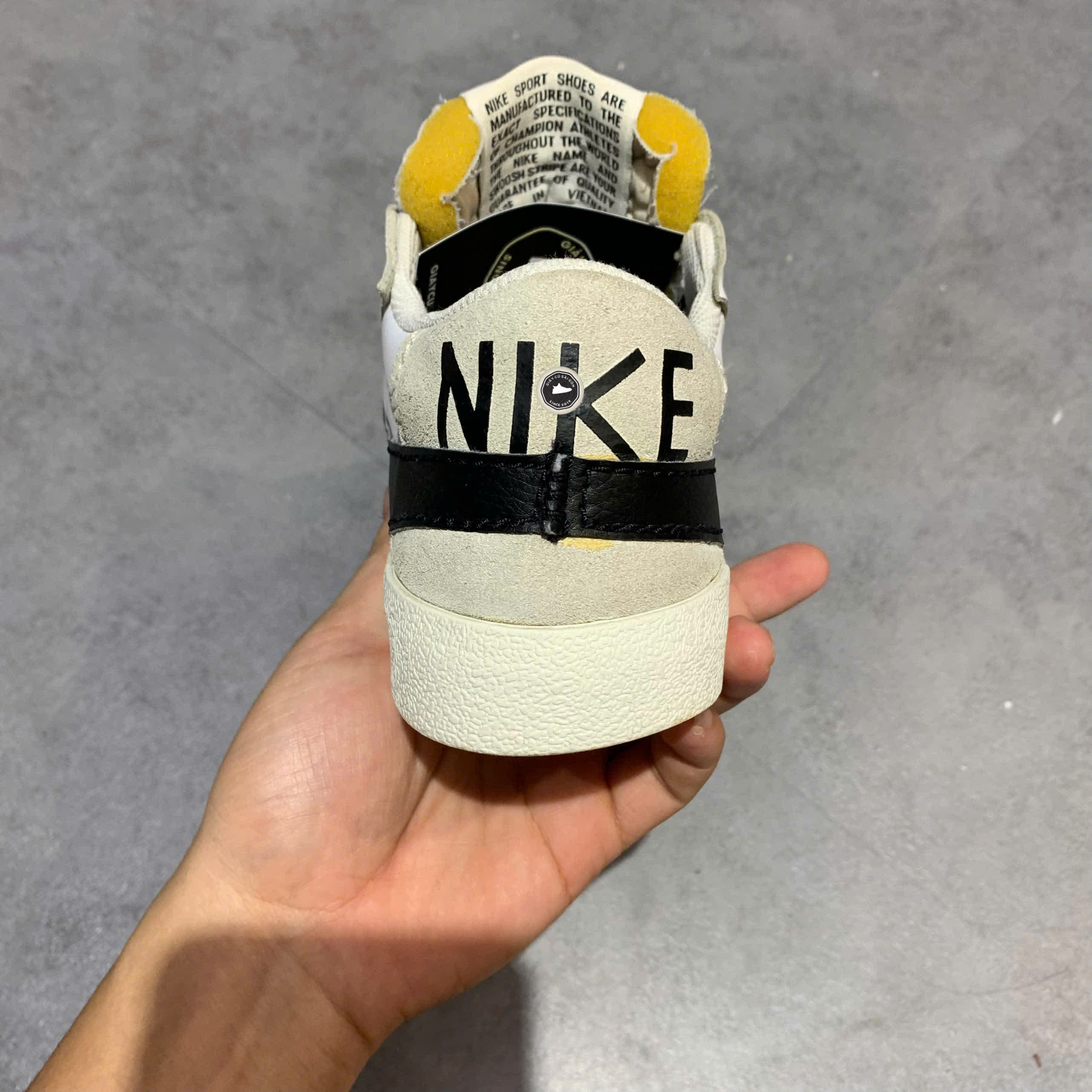 NIKE BLAZER LOW ’77 JUMBO WHITE ALPHA ORANGE GREY FOG DN2158-101 SIZE 41 GIÀY 2HAND CHÍNH HÃNG