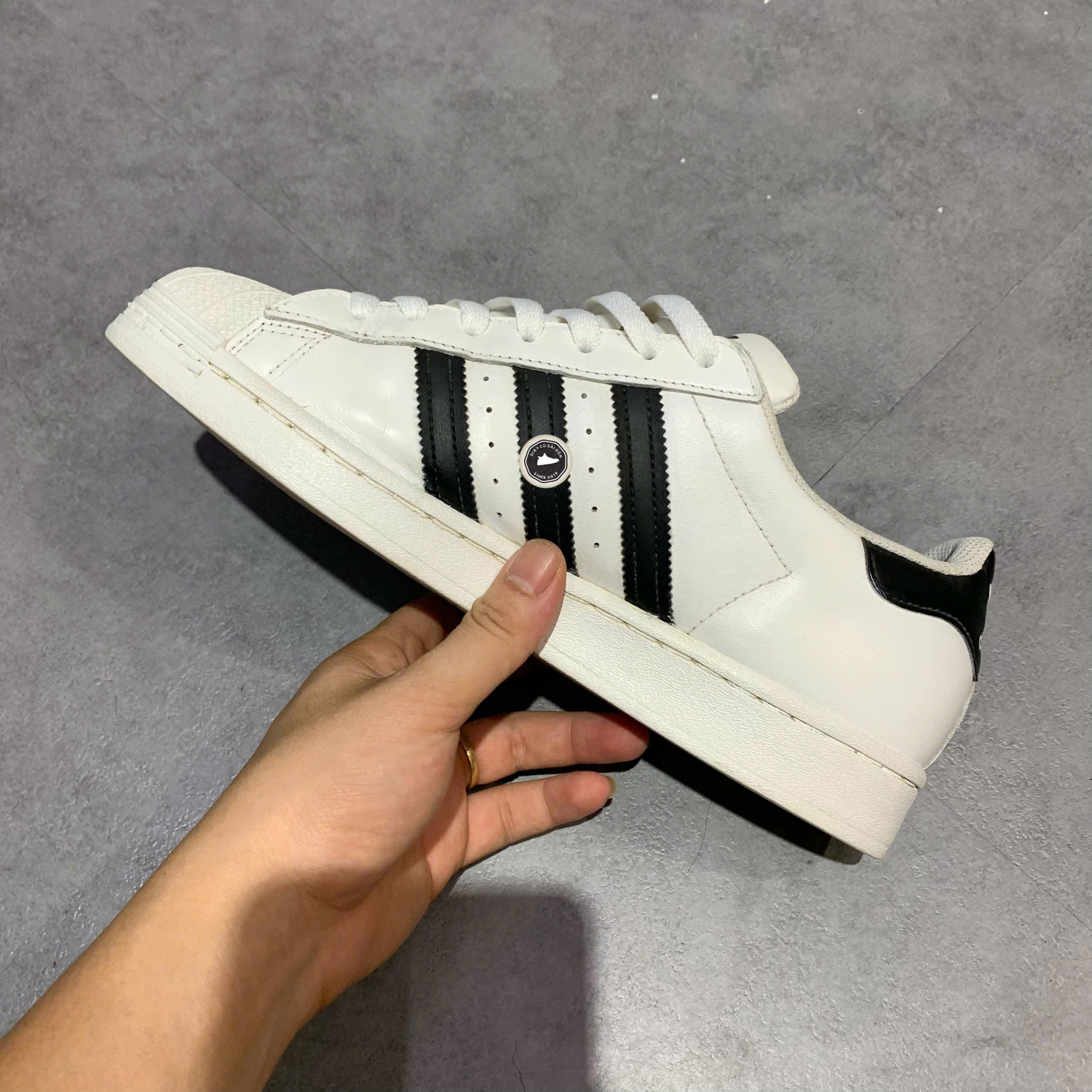 ADIDAS SUPERSTAR “WHITE/BLACK” EG4958 SIZE 41 1/3 – GIÀY 2HAND CHÍNH HÃNG
