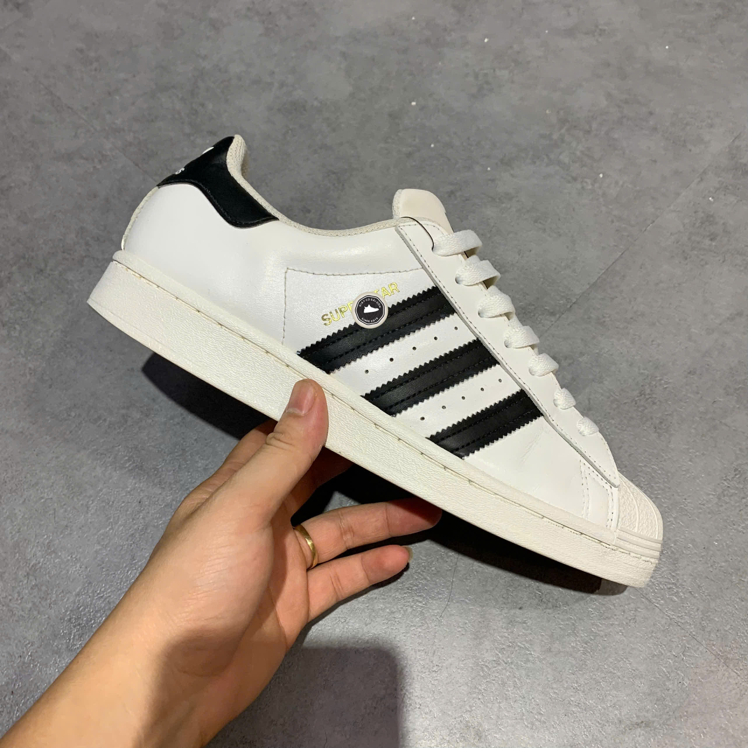 ADIDAS SUPERSTAR “WHITE/BLACK” EG4958 SIZE 41 1/3 – GIÀY 2HAND CHÍNH HÃNG