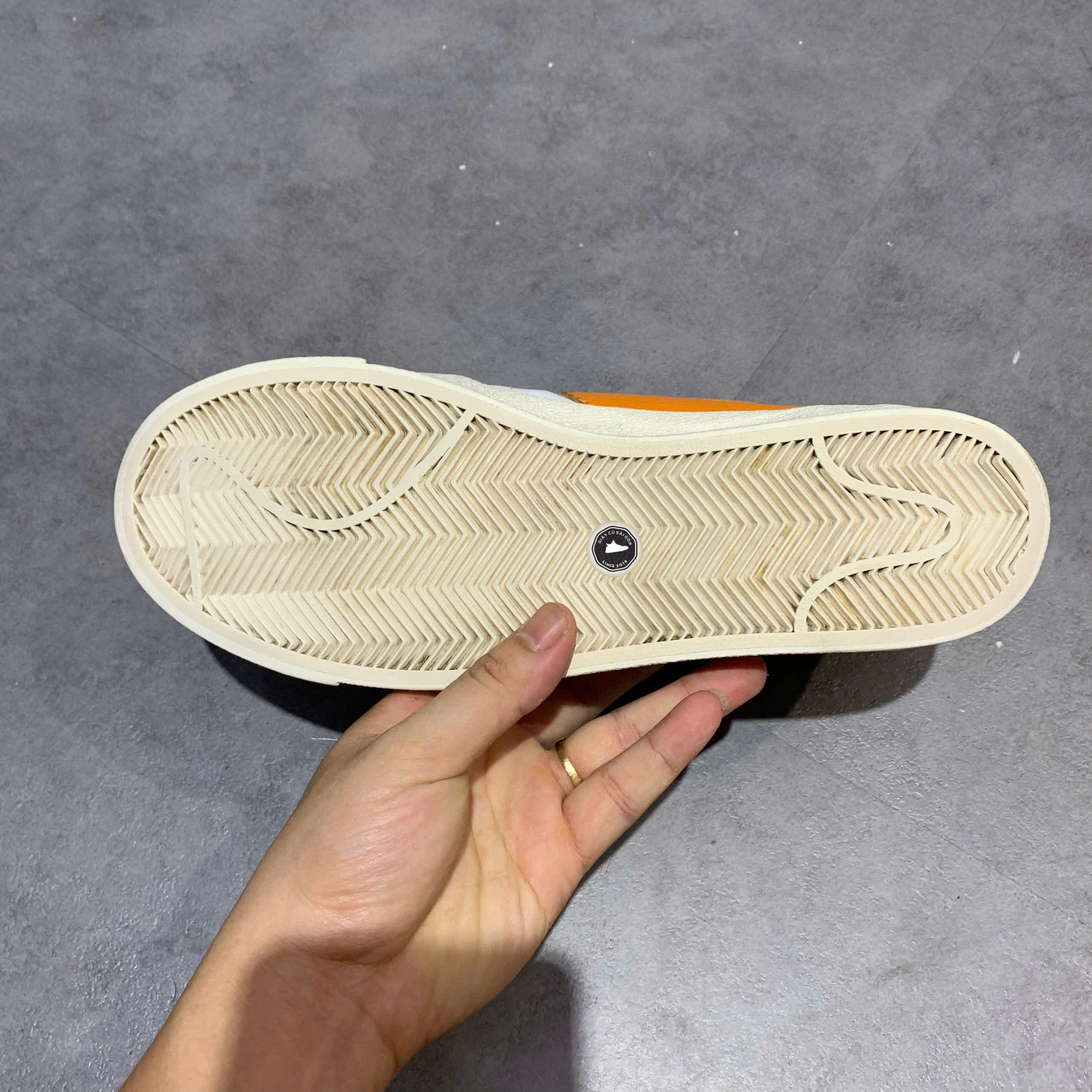NIKE BLAZER LOW '77 JUMBO WHITE/ALPHA ORANGE GREY FOG DN2158-100 SIZE 41 GIÀY 2HAND