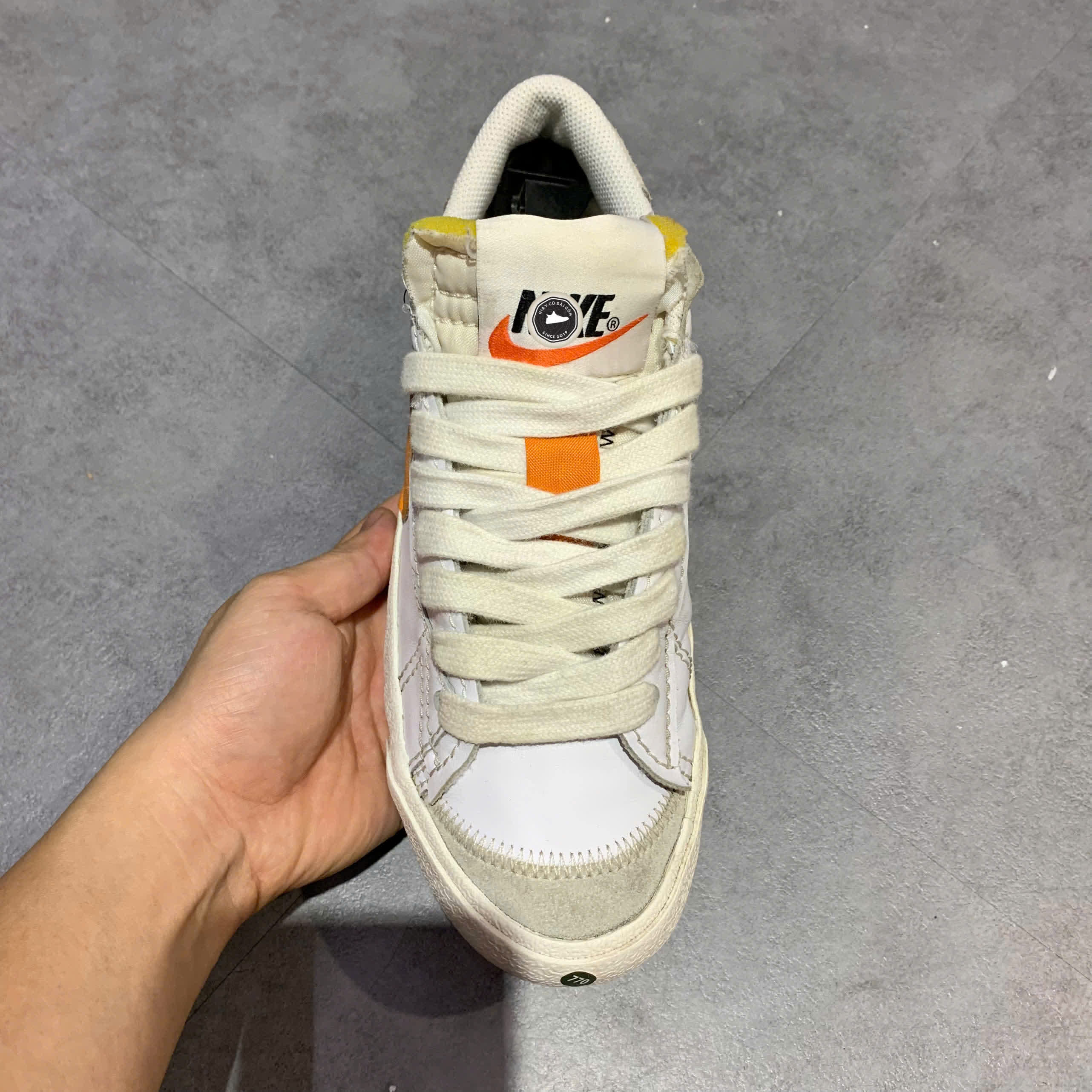 NIKE BLAZER LOW '77 JUMBO WHITE/ALPHA ORANGE GREY FOG DN2158-100 SIZE 41 GIÀY 2HAND