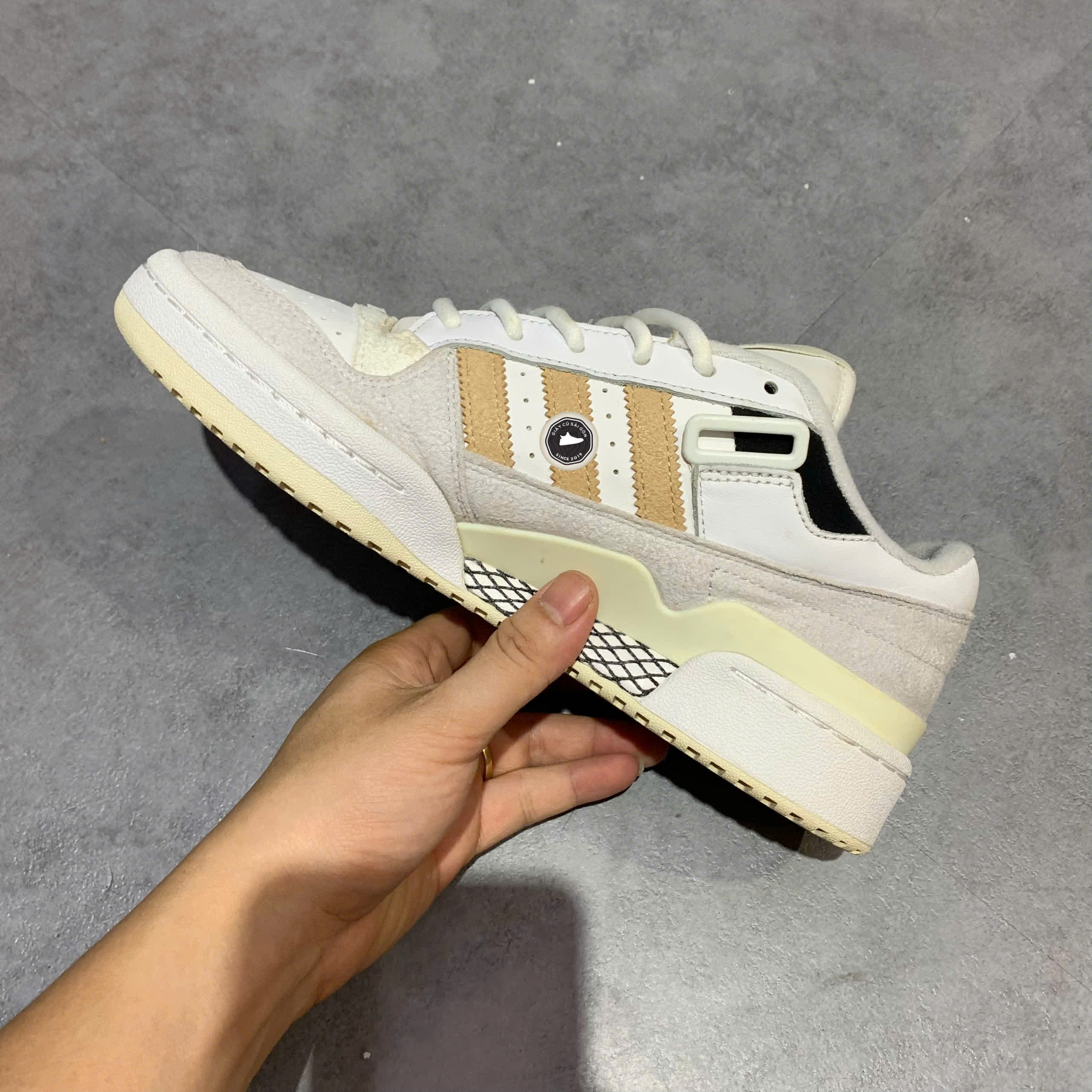 ADIDAS FORUM LOW 'WHITE MAGIC BEIGE' GW7107 SIZE 41 1/3 GIÀY 2HAND
