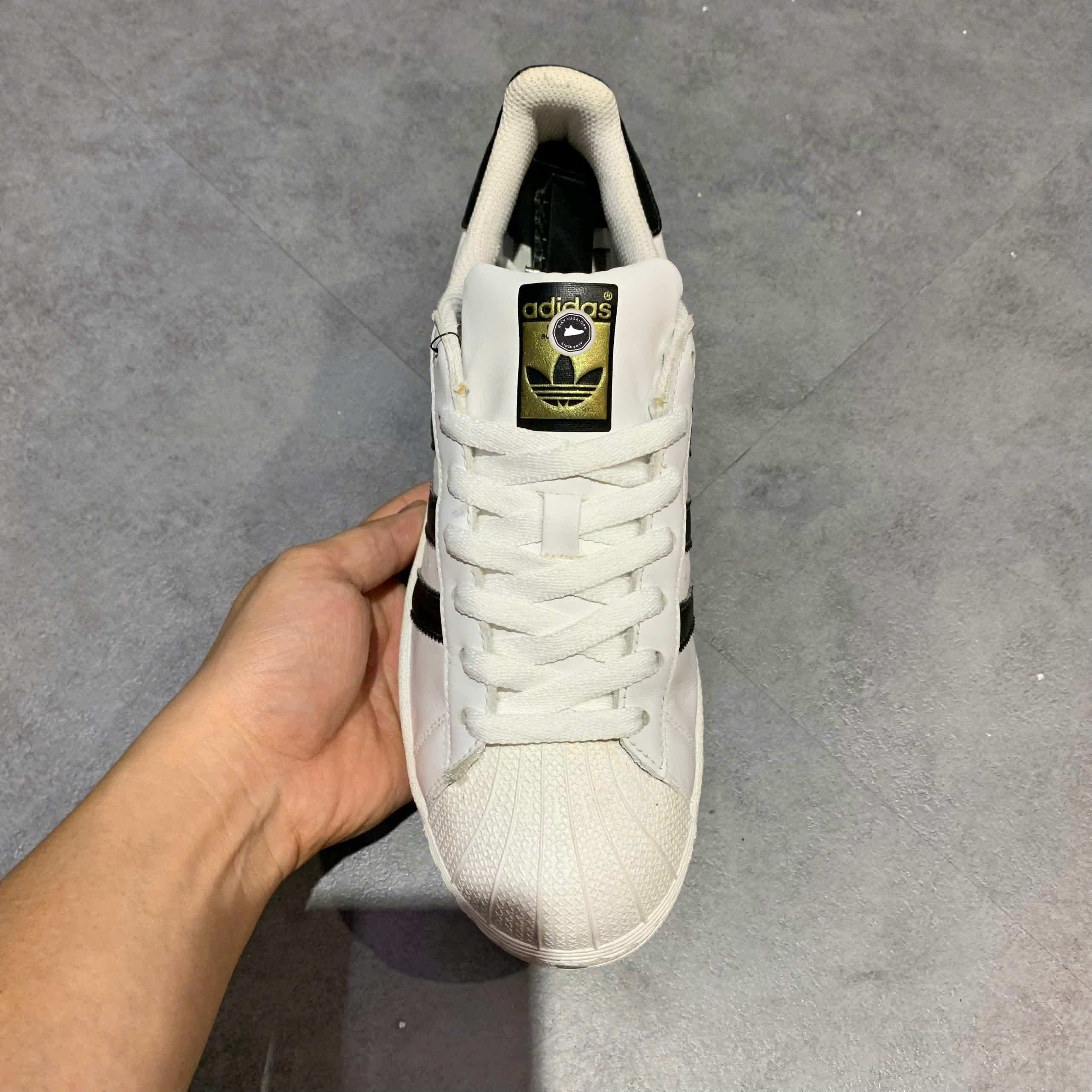 ADIDAS SUPERSTAR WHITE BLACK C77124 SIZE 41 1/3 GIÀY 2HAND CHÍNH HÃNG