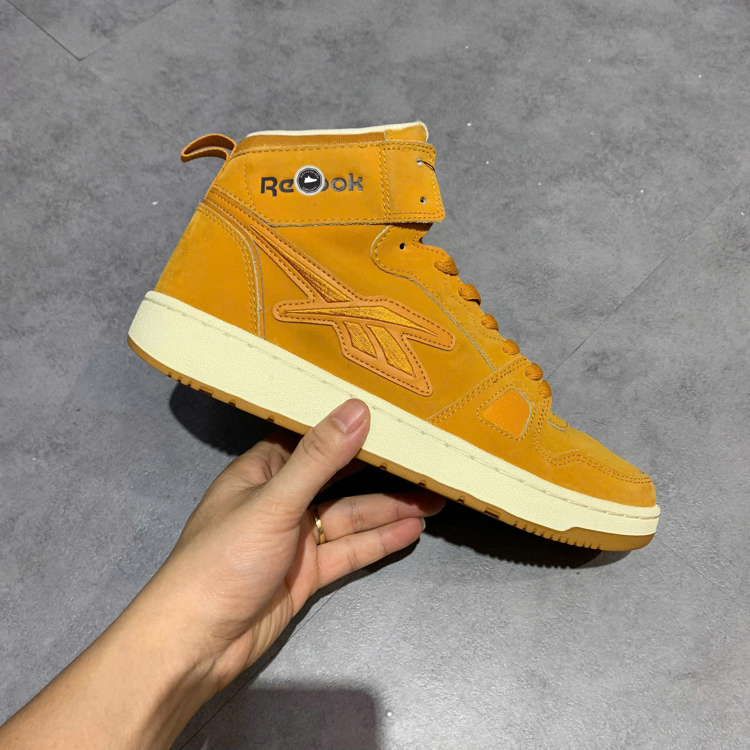 REEBOK RESONATOR MID RADIANT OCHRE GY6038 SIZE 41 GIÀY 2HAND CHÍNH HÃNG