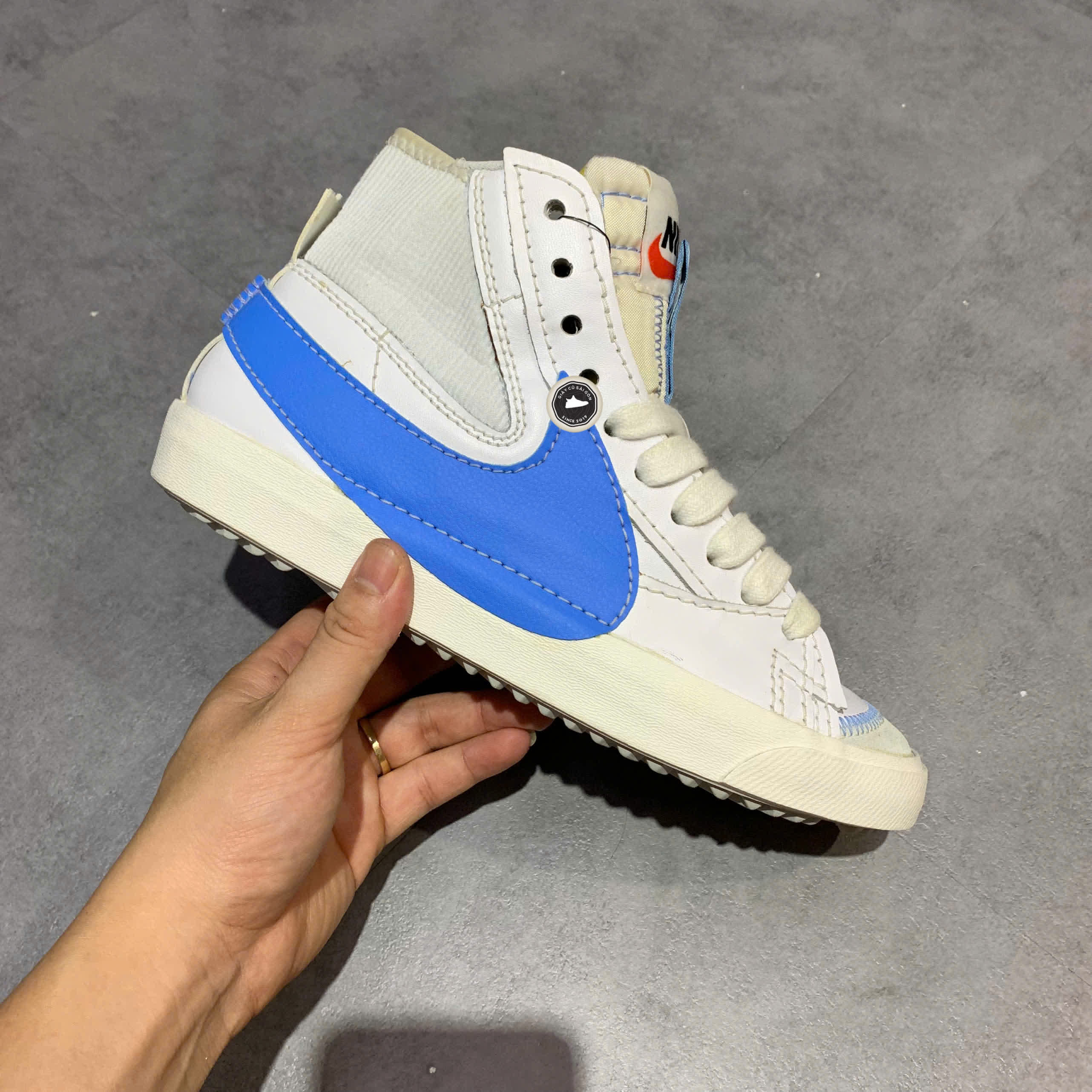 NIKE BLAZER MID '77 JUMBO WHITE UNIVERSITY BLUE DD3111-103 SIZE 41 GIÀY 2HAND