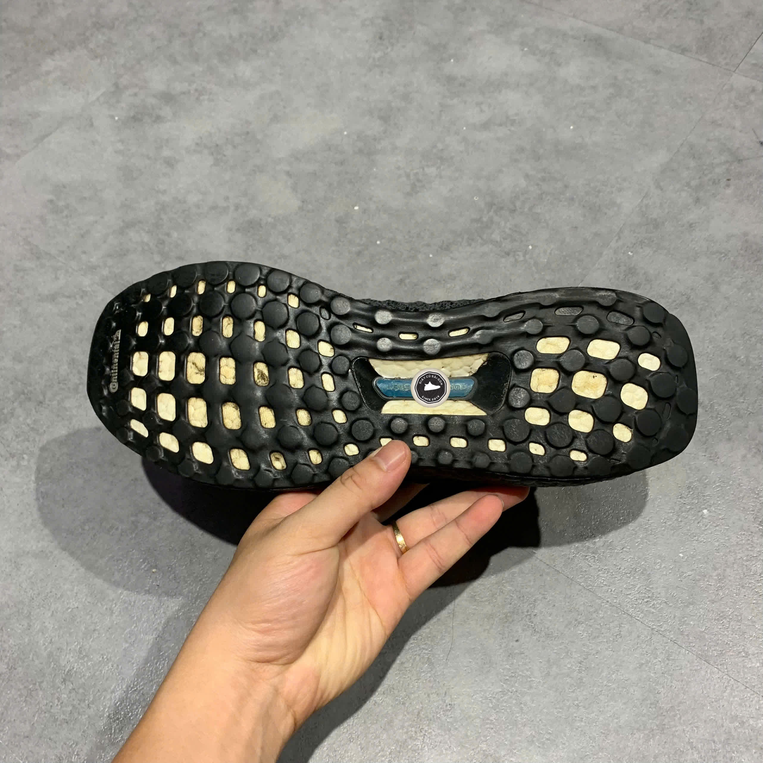 ADIDAS ULTRABOOST CLIMA LIMITED “CARBON” CQ0022 SIZE 42 2/3 – GIÀY 2HAND CHÍNH HÃNG