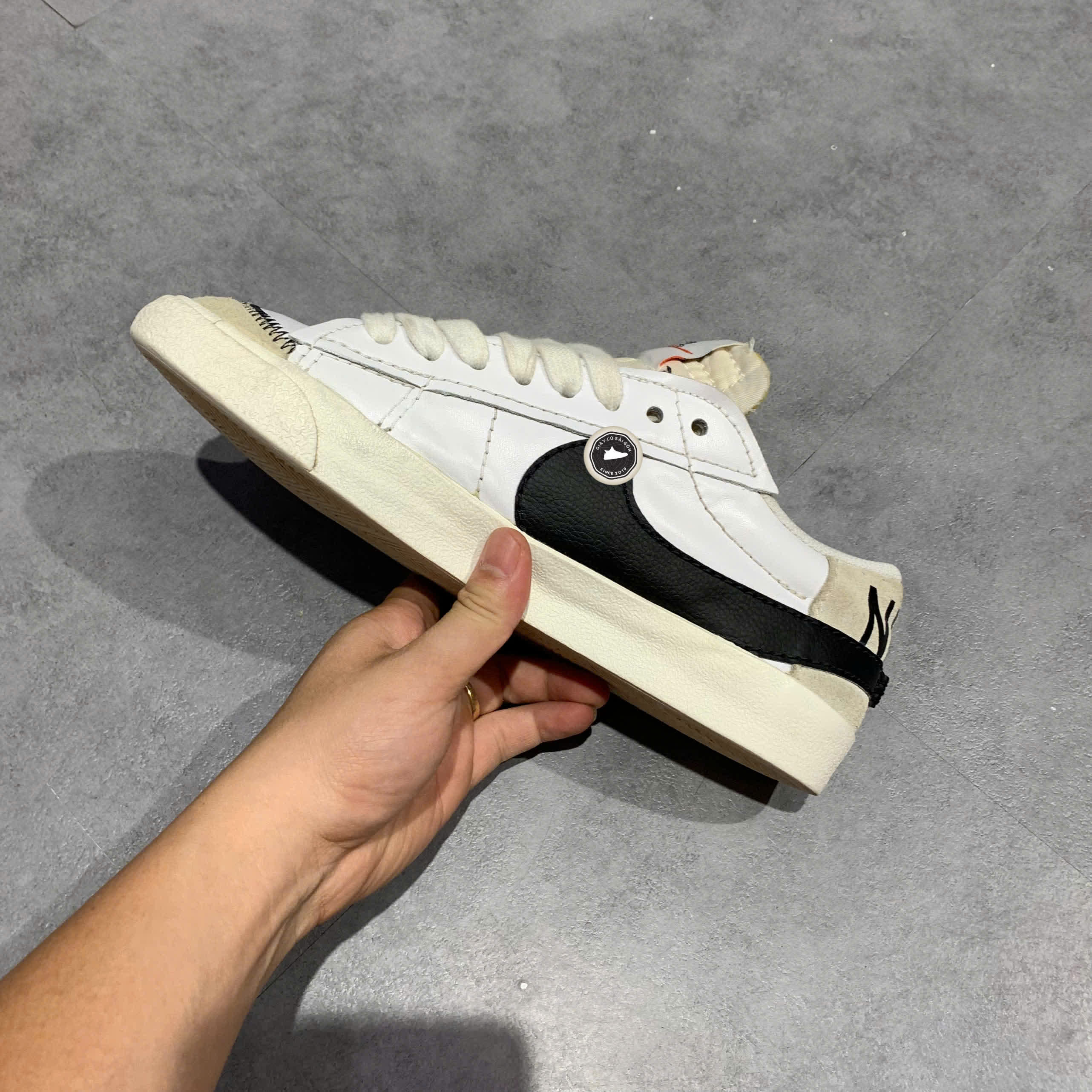NIKE BLAZER LOW ’77 JUMBO WHITE SAILED BLACK – DN2158‑101 SIZE 42.5 – GIÀY 2HAND CHÍNH HÃNG