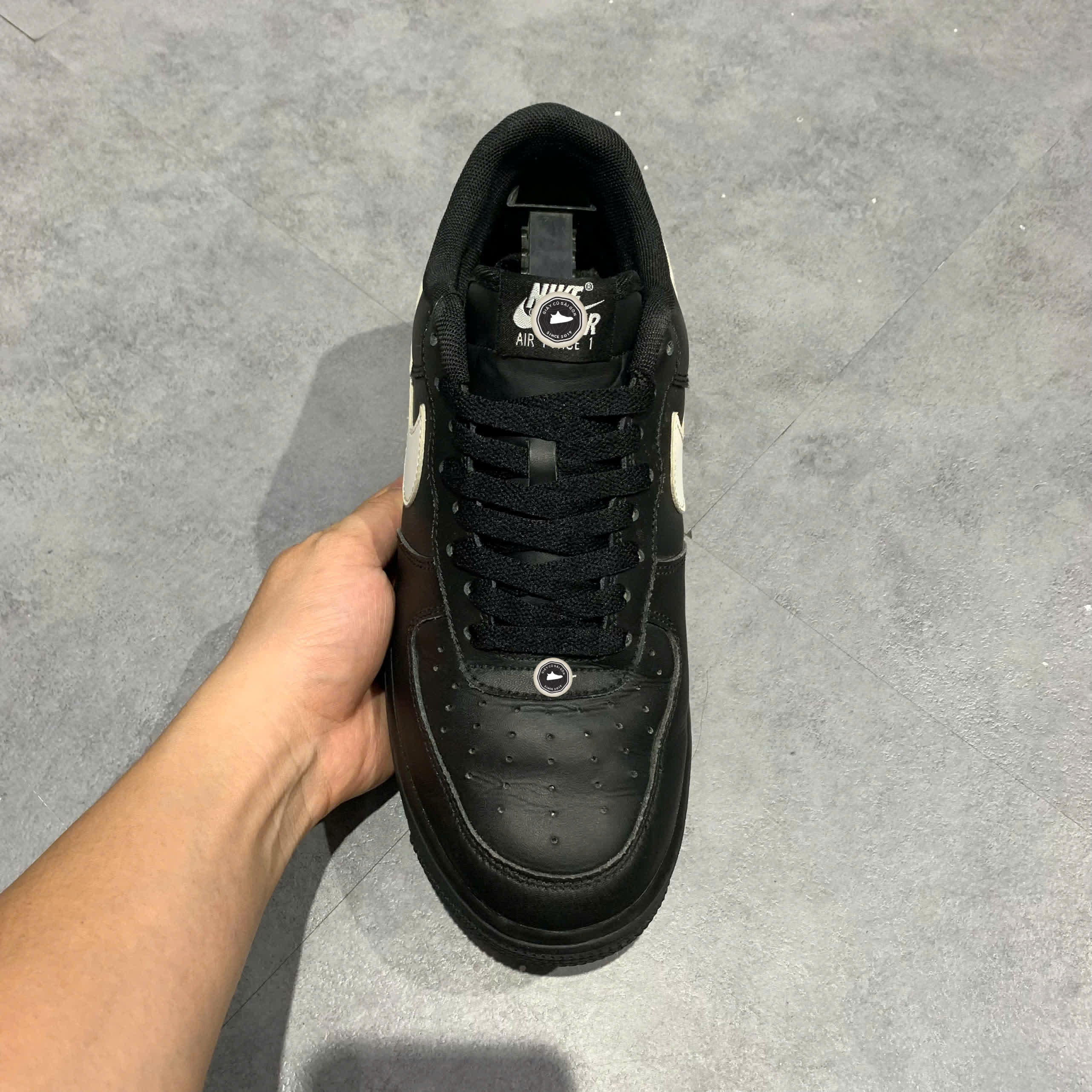 NIKE AIR FORCE 1 LOW BLACK WHITE FZ0627 010 – GIÀY 2HAND CHÍNH HÃNG PVN19329