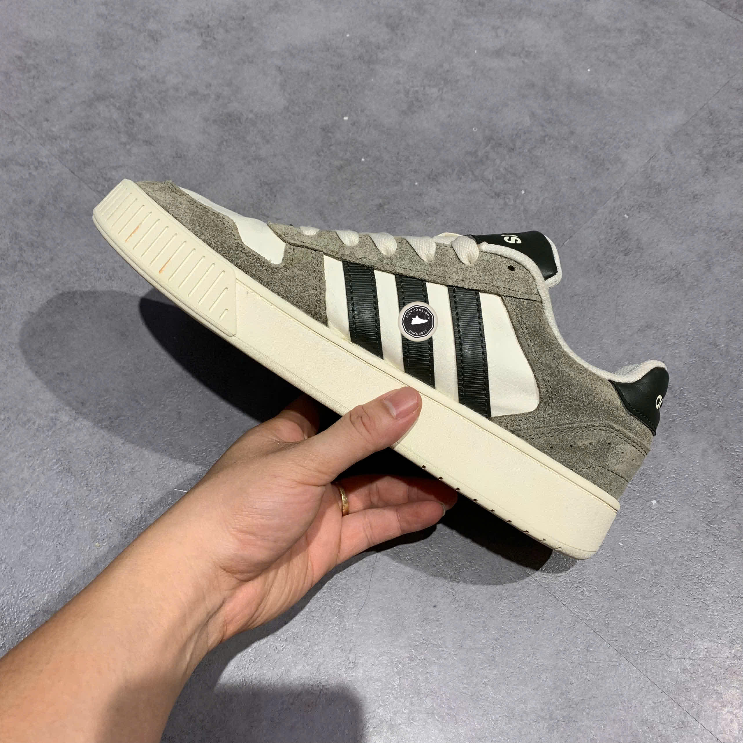 ADIDAS D PAD CLASSIC BASKETBALL SHOES GREY BLACK WHITE JI2548 – GIÀY 2HAND CHÍNH HÃNG PVN19311
