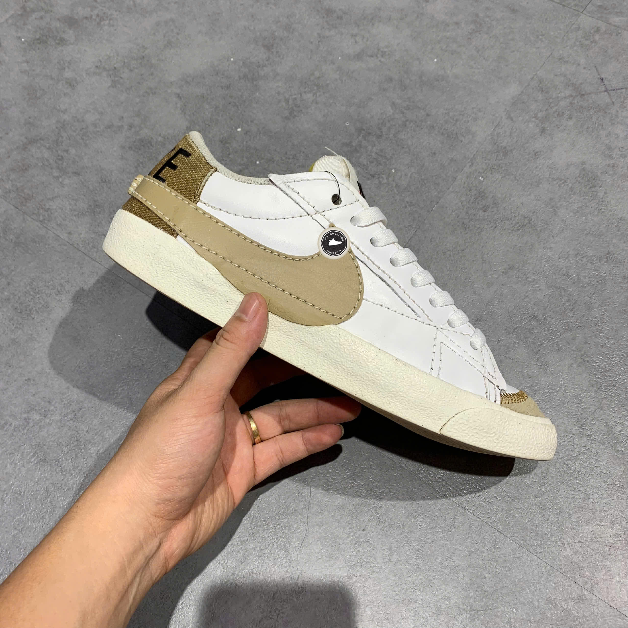 NIKE BLAZER LOW ’77 JUMBO WHITE KHAKI – DZ2772‑121 SIZE 42.5 – GIÀY 2HAND CHÍNH HÃNG