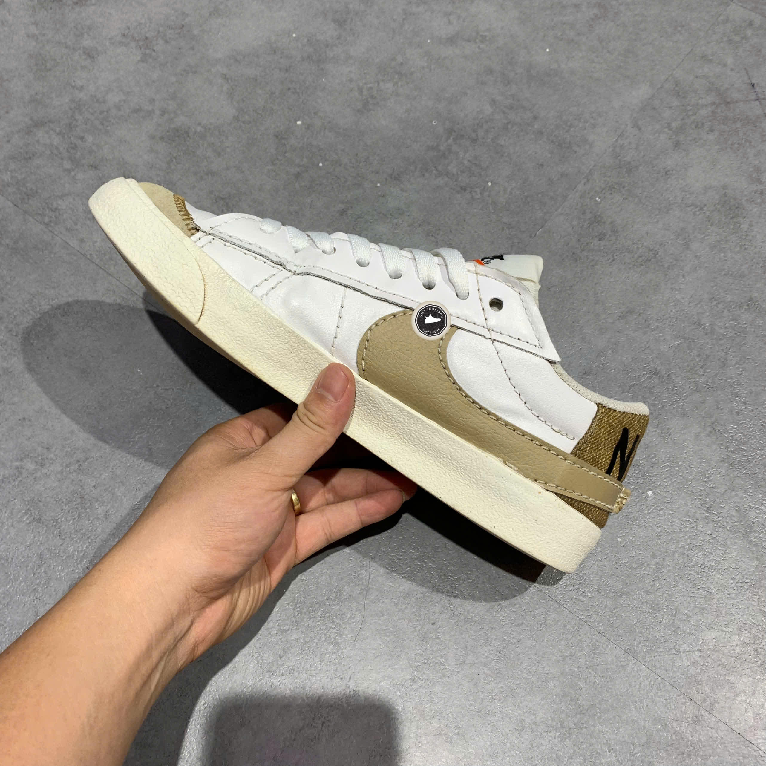 NIKE BLAZER LOW ’77 JUMBO WHITE KHAKI – DZ2772‑121 SIZE 42.5 – GIÀY 2HAND CHÍNH HÃNG