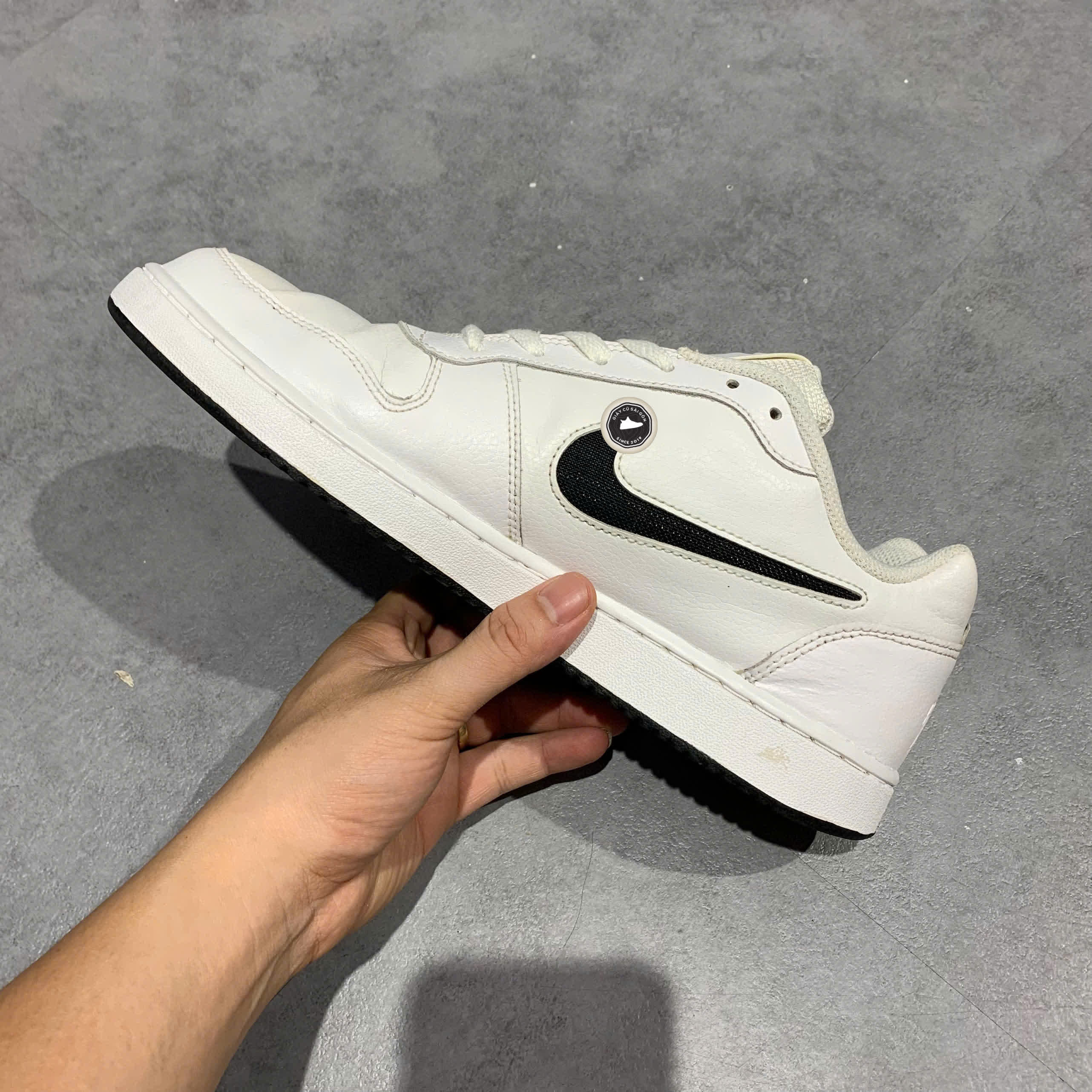 NIKE EBERNON LOW ‘WHITE BLACK’ AQ1775 103 – SIZE 43 – GIÀY 2HAND