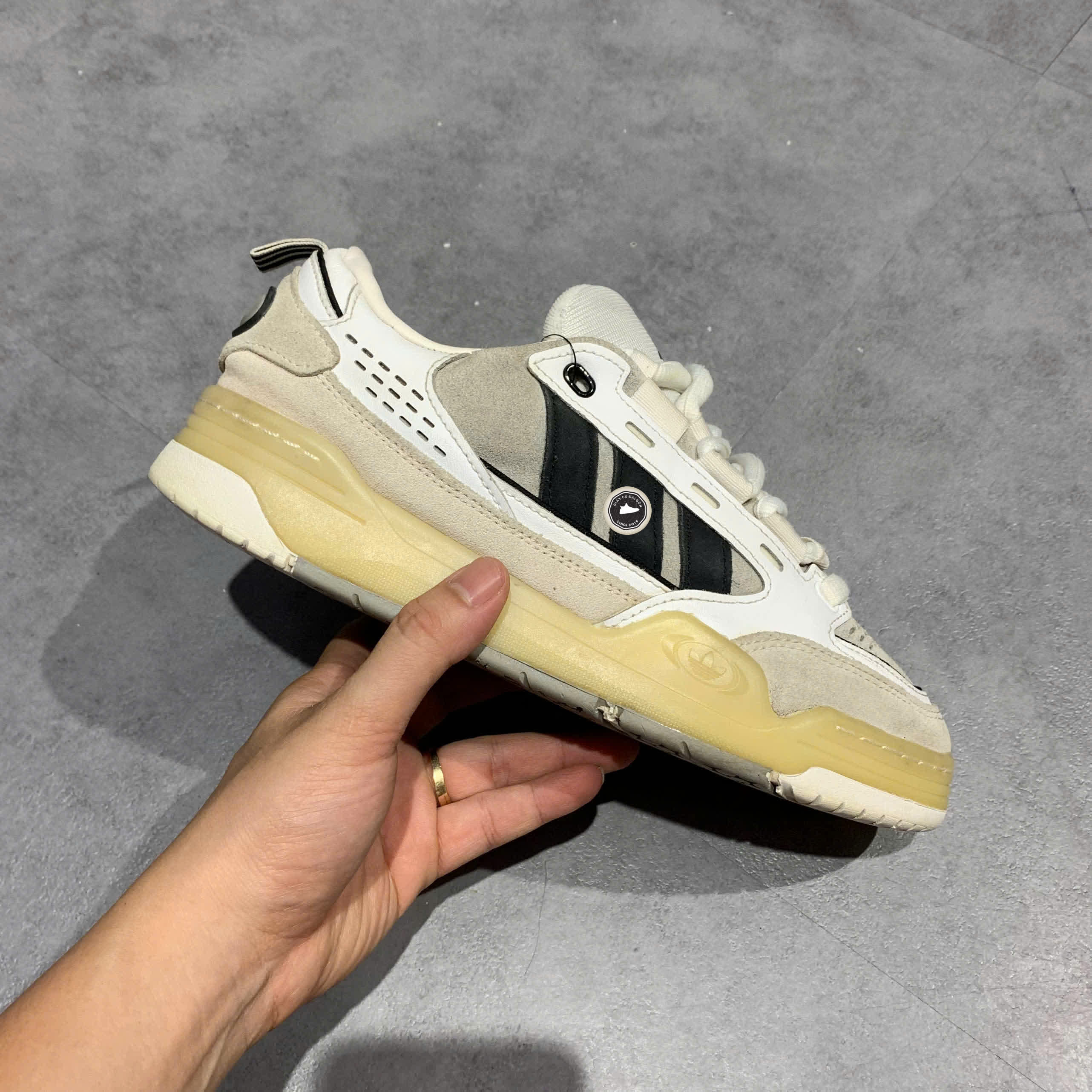 ADIDAS ADI2000 LACE-UP SNEAKERS – SIZE 41 1/3 – GIÀY 2HAND