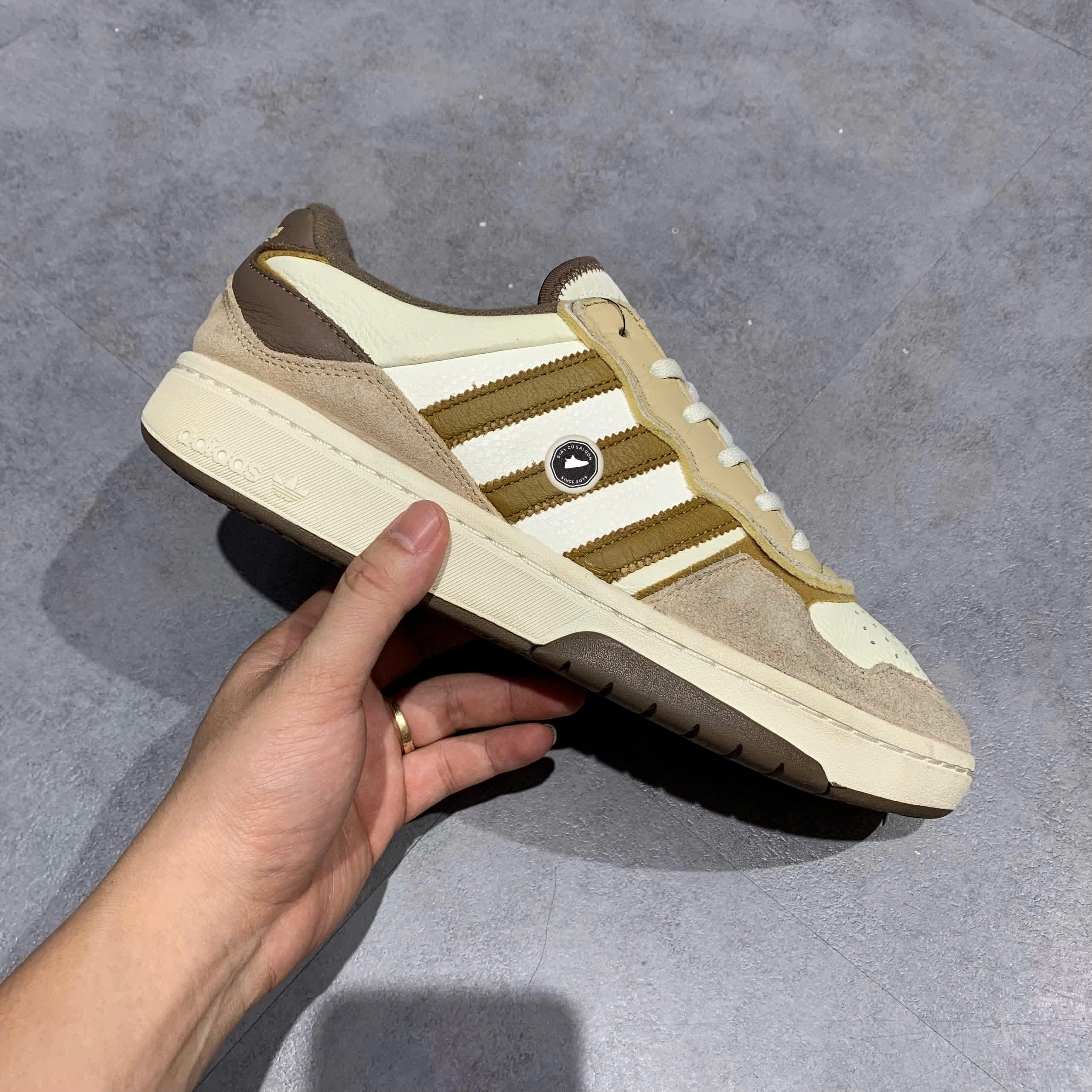 ADIDAS COURTIC SHOES BEIGE BROWN ID6068 – GIÀY 2HAND CHÍNH HÃNG PVN19491