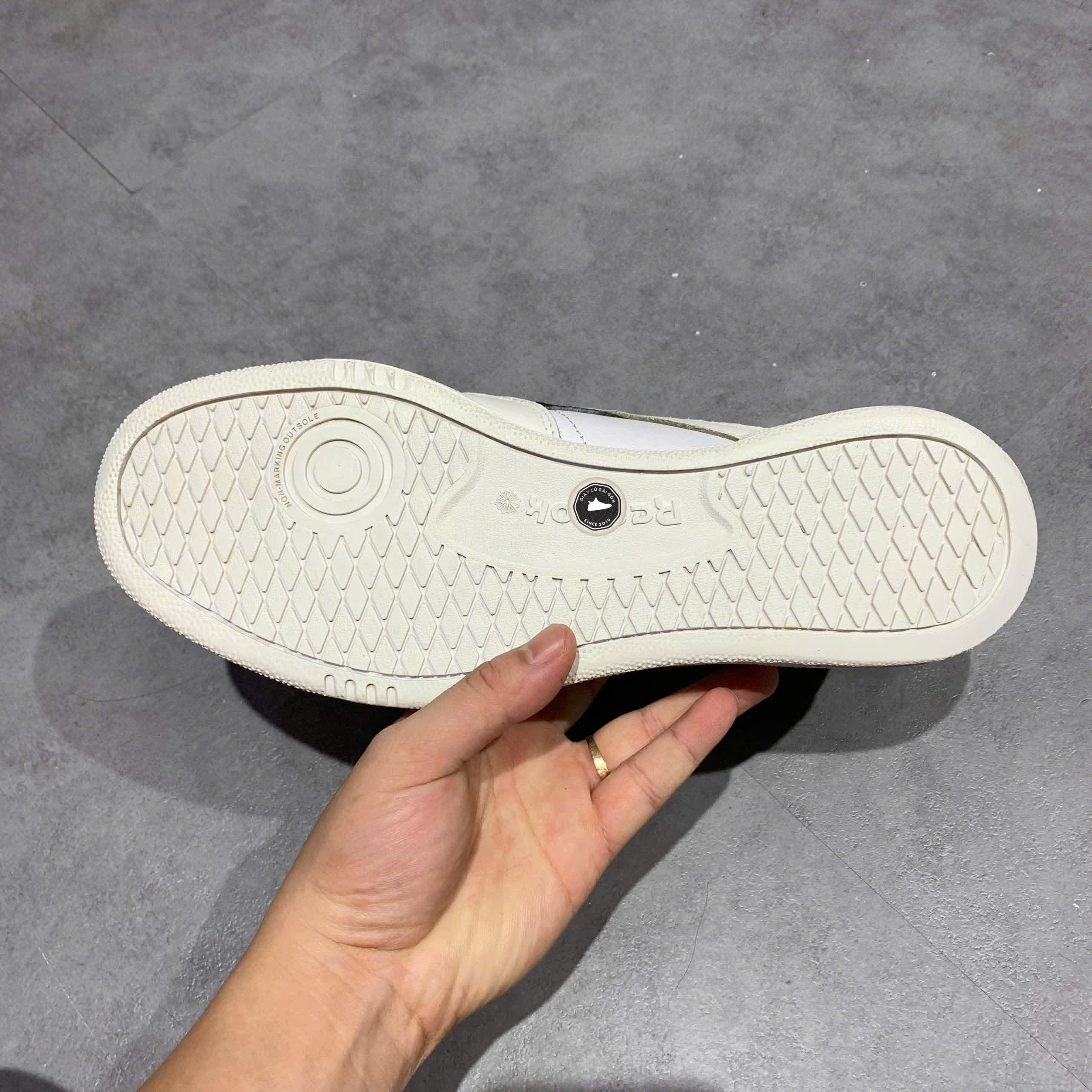 REEBOK 1Y3001 – GIÀY 2HAND CHÍNH HÃNG PVN19473