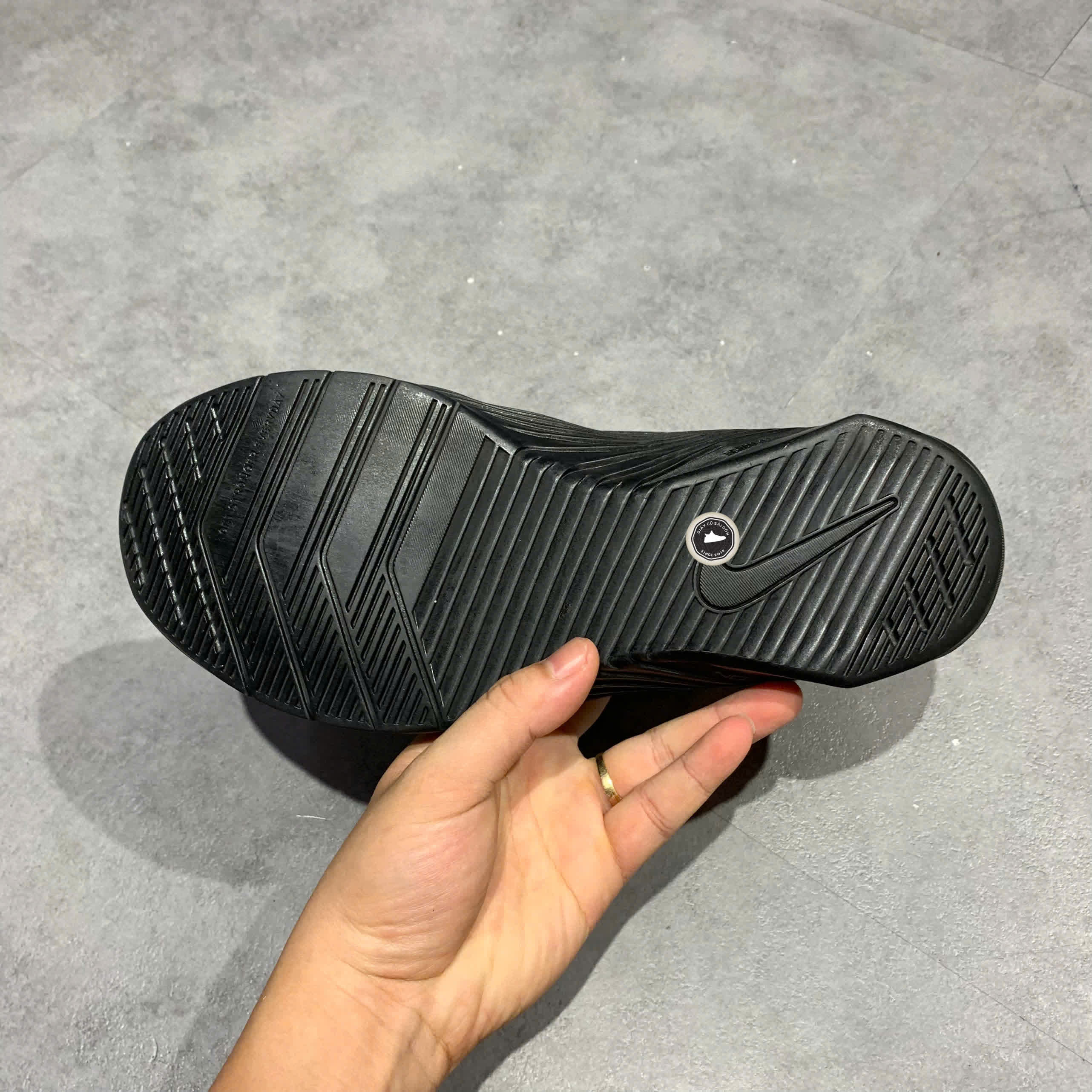 NIKE METCON 5 BLACK GOLD – AT3144‑070 SIZE 41 – GIÀY 2HAND CHÍNH HÃNG