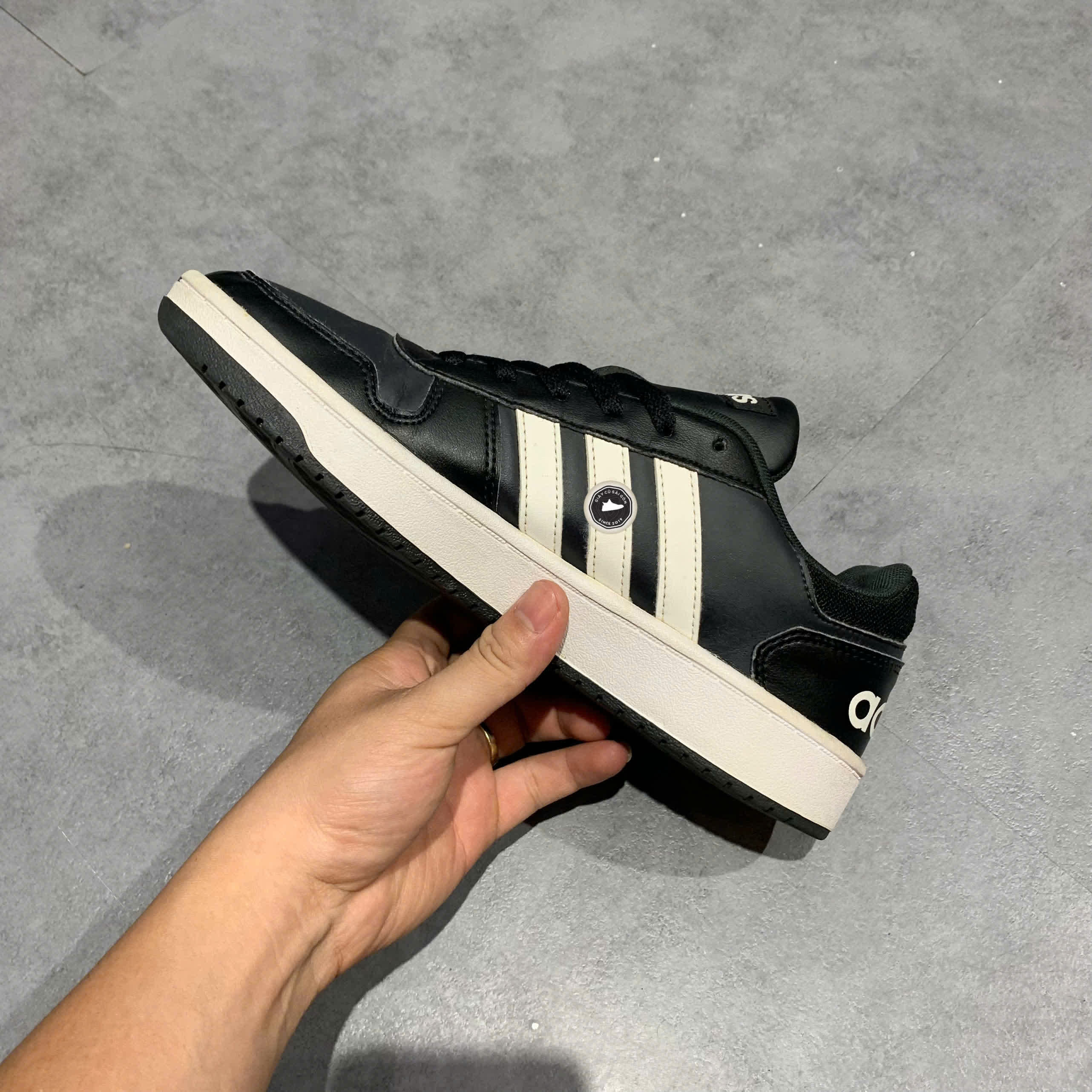 ADIDAS HOOPS 2.0 “CORE BLACK CARBON” B44699 – GIÀY 2HAND CHÍNH HÃNG PVN19262