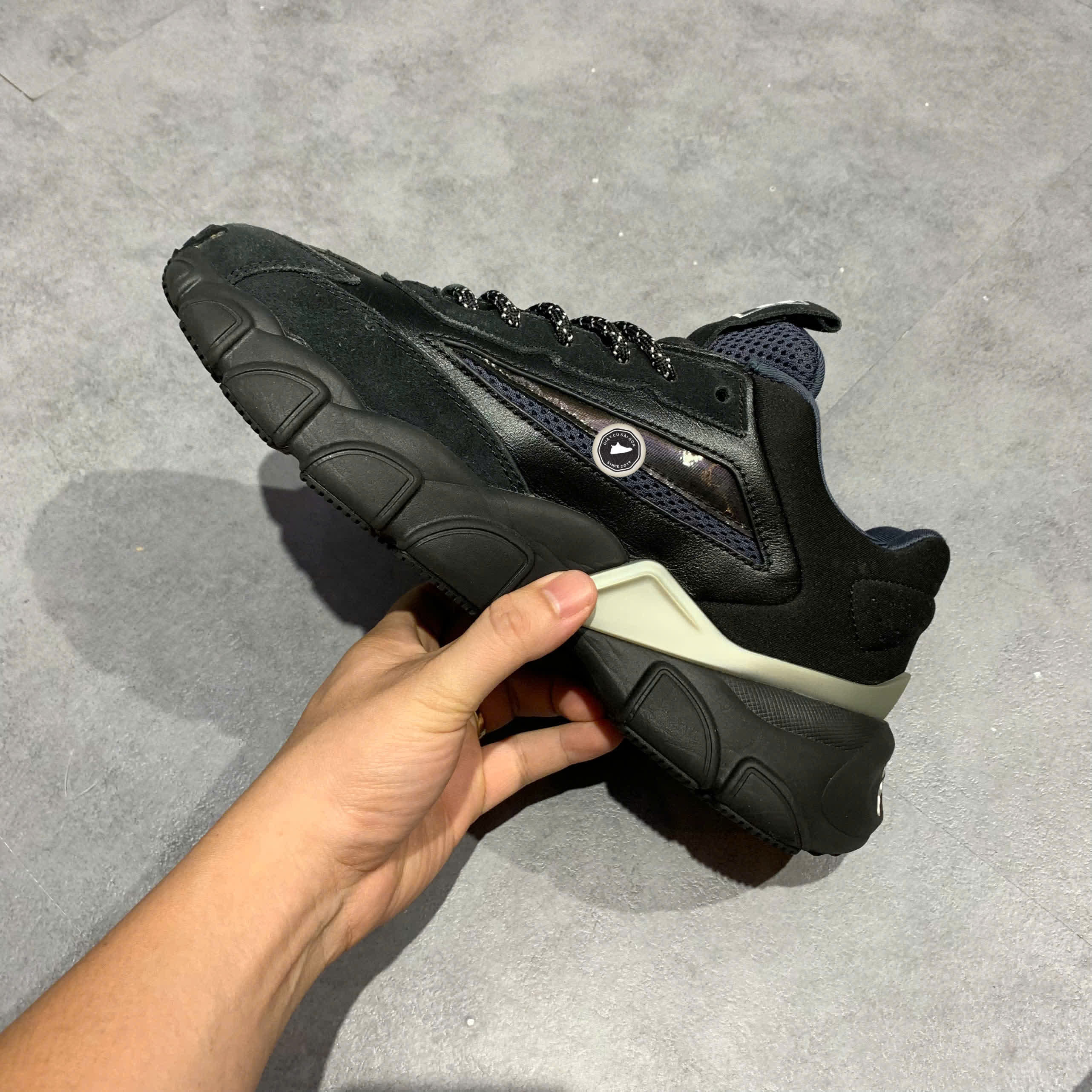 FILA FASHION SNEAKERS LOW TOP RUNNING SHOES 'BLACK GREY' GIÀY 2HAND CHÍNH HÃNG [PVN19279]