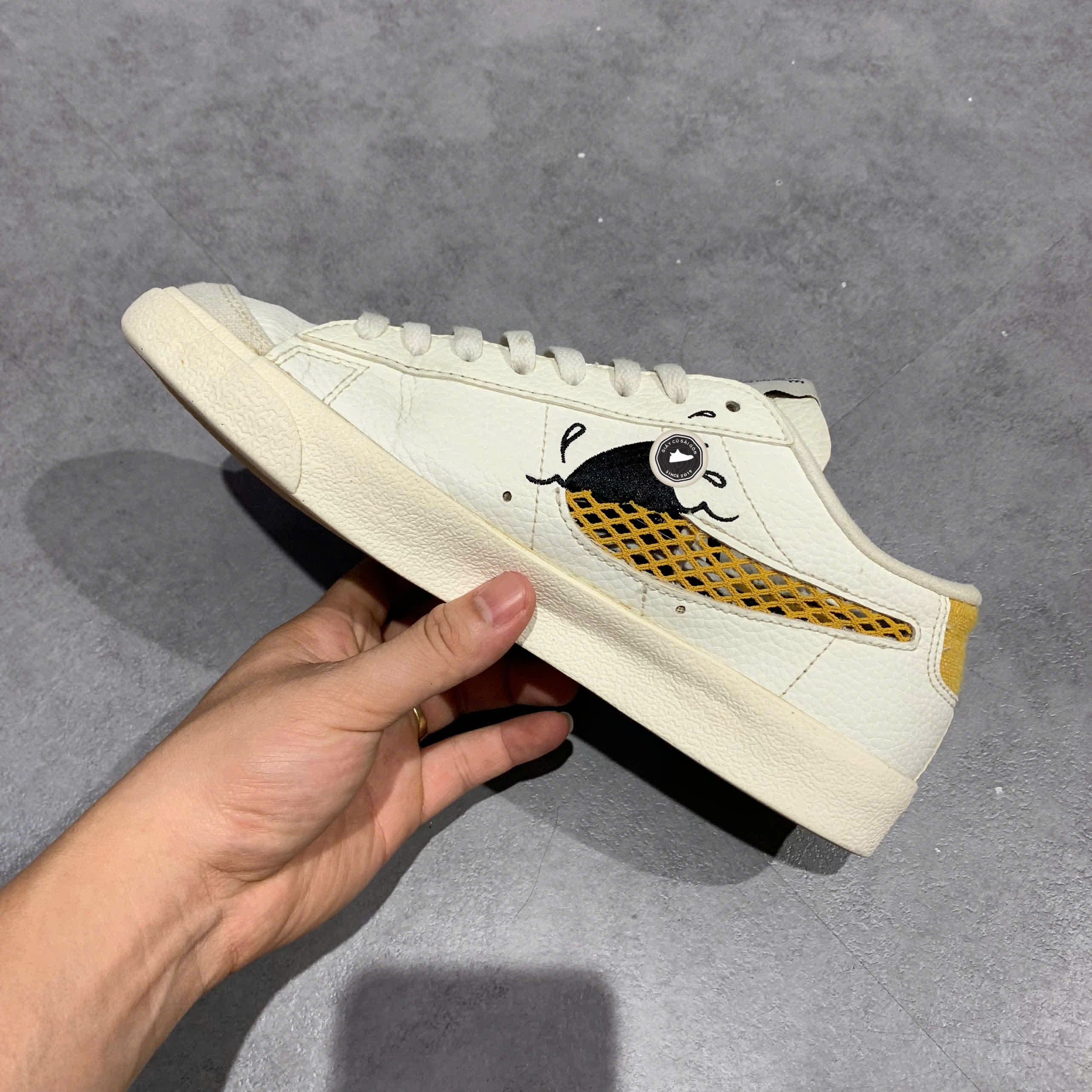 NIKE BLAZER LOW ’77 SE NEXT NATURE “SUN CLUB” – DM0210‑100 – GIÀY 2HAND CHÍNH HÃNG [PVN194?]